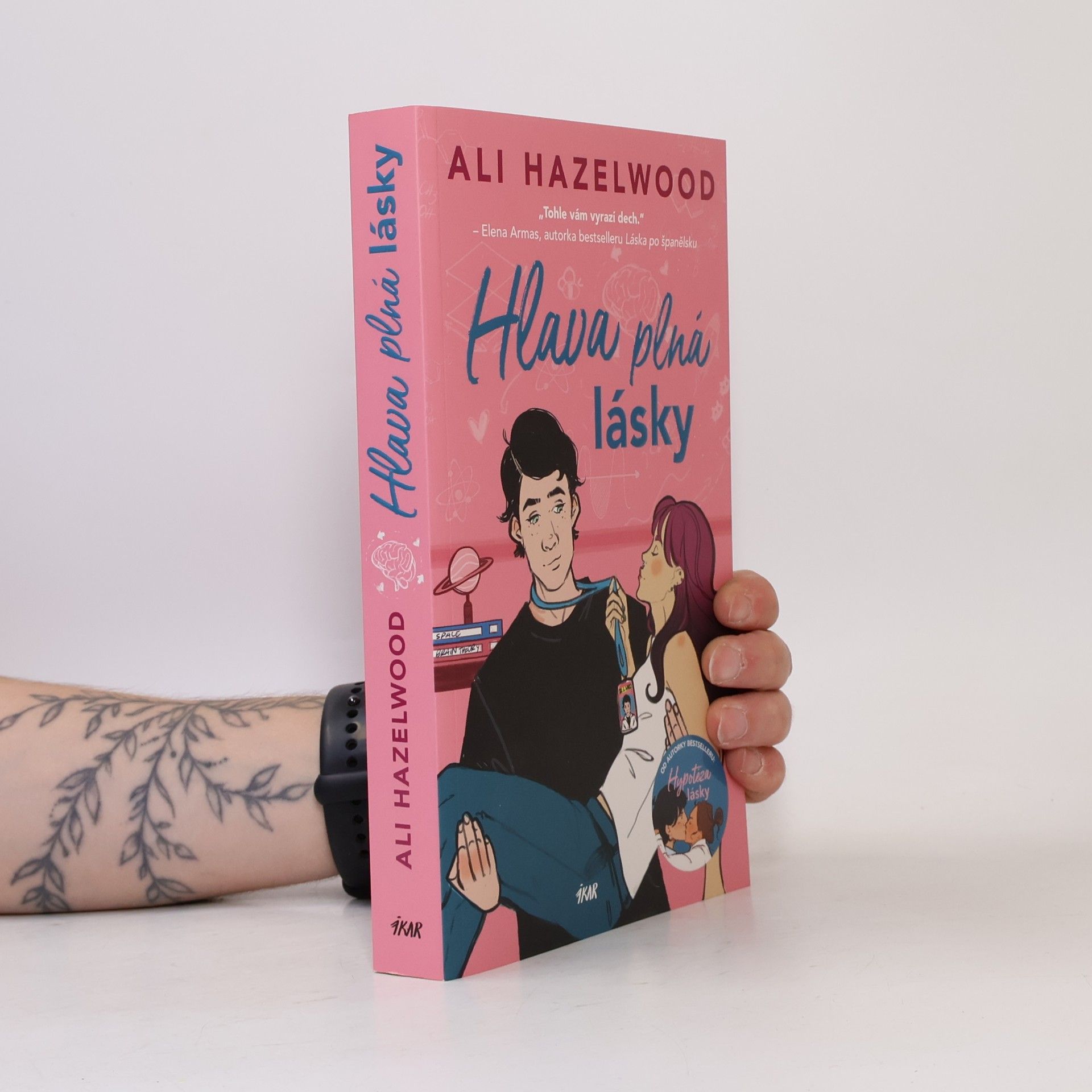 Ali Hazelwood Hlava plná lásky