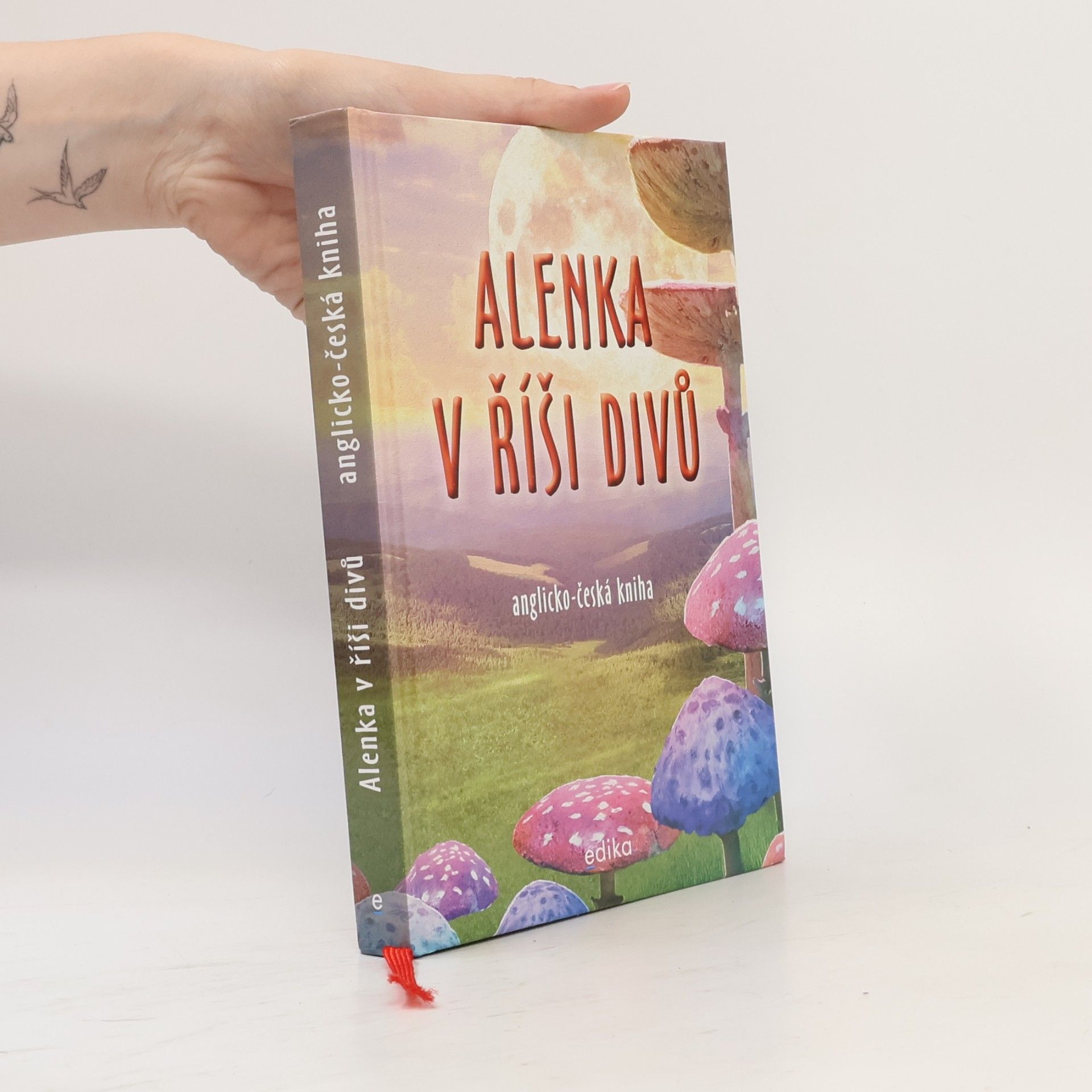 Dana Olšovská Alenka v říši divů = Alice's adventures in Wonderland
