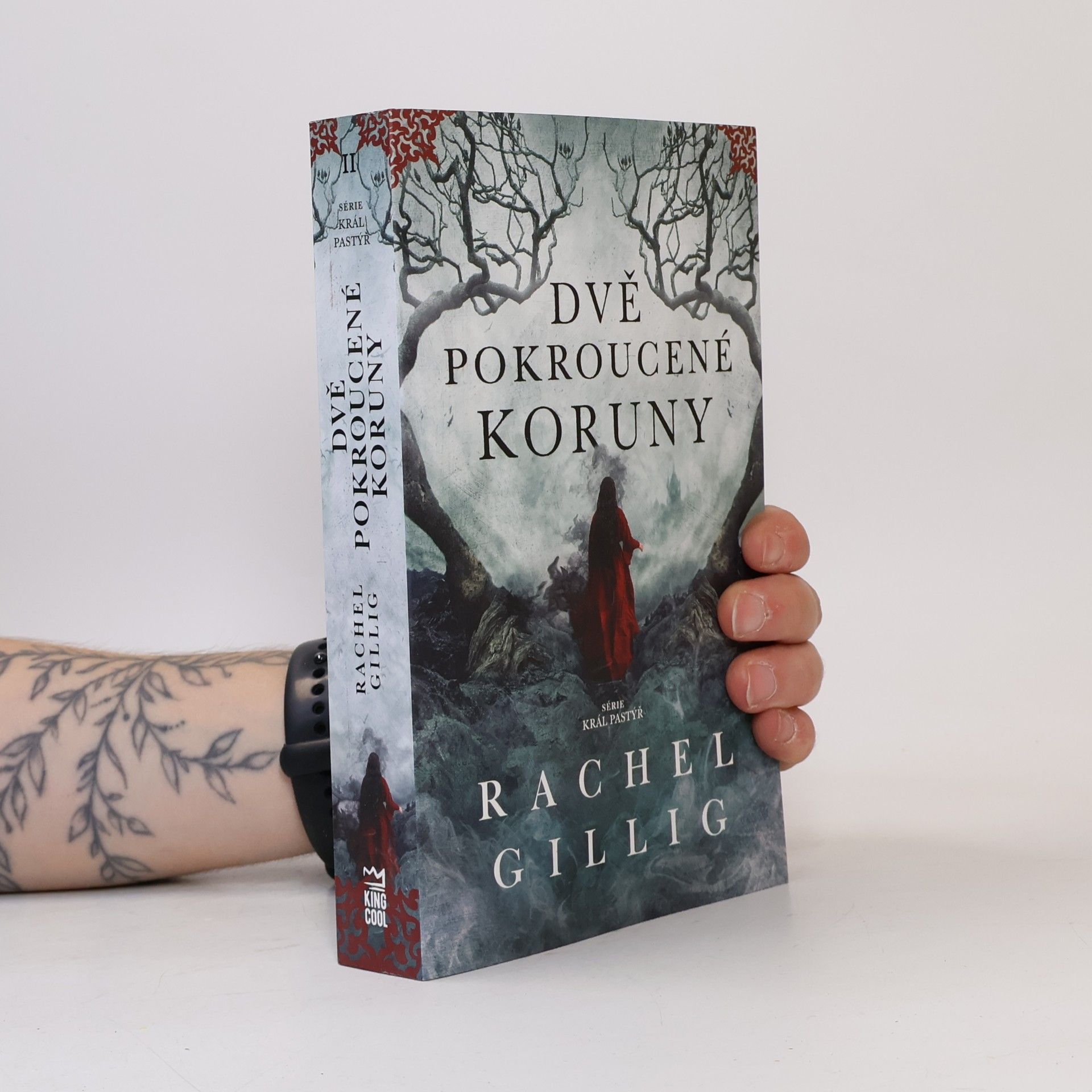 Rachel Gillig Dvě pokroucené koruny