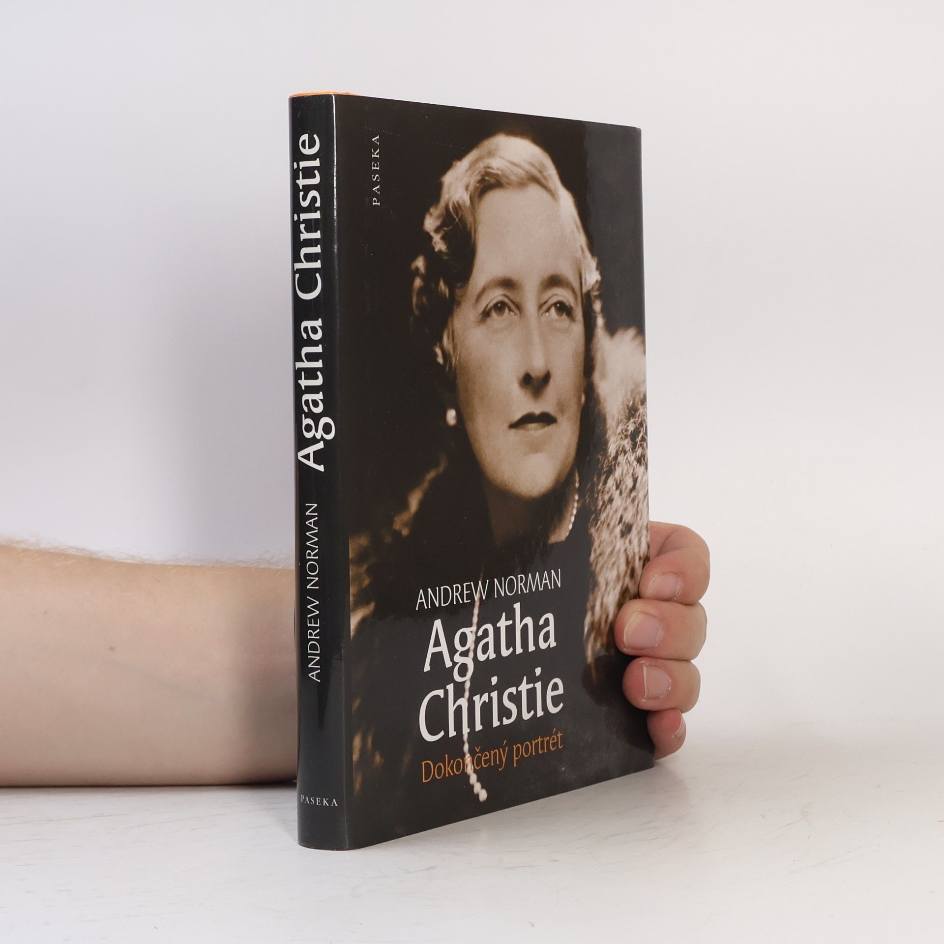 Andrew Norman Agatha Christie. Dokončený portrét