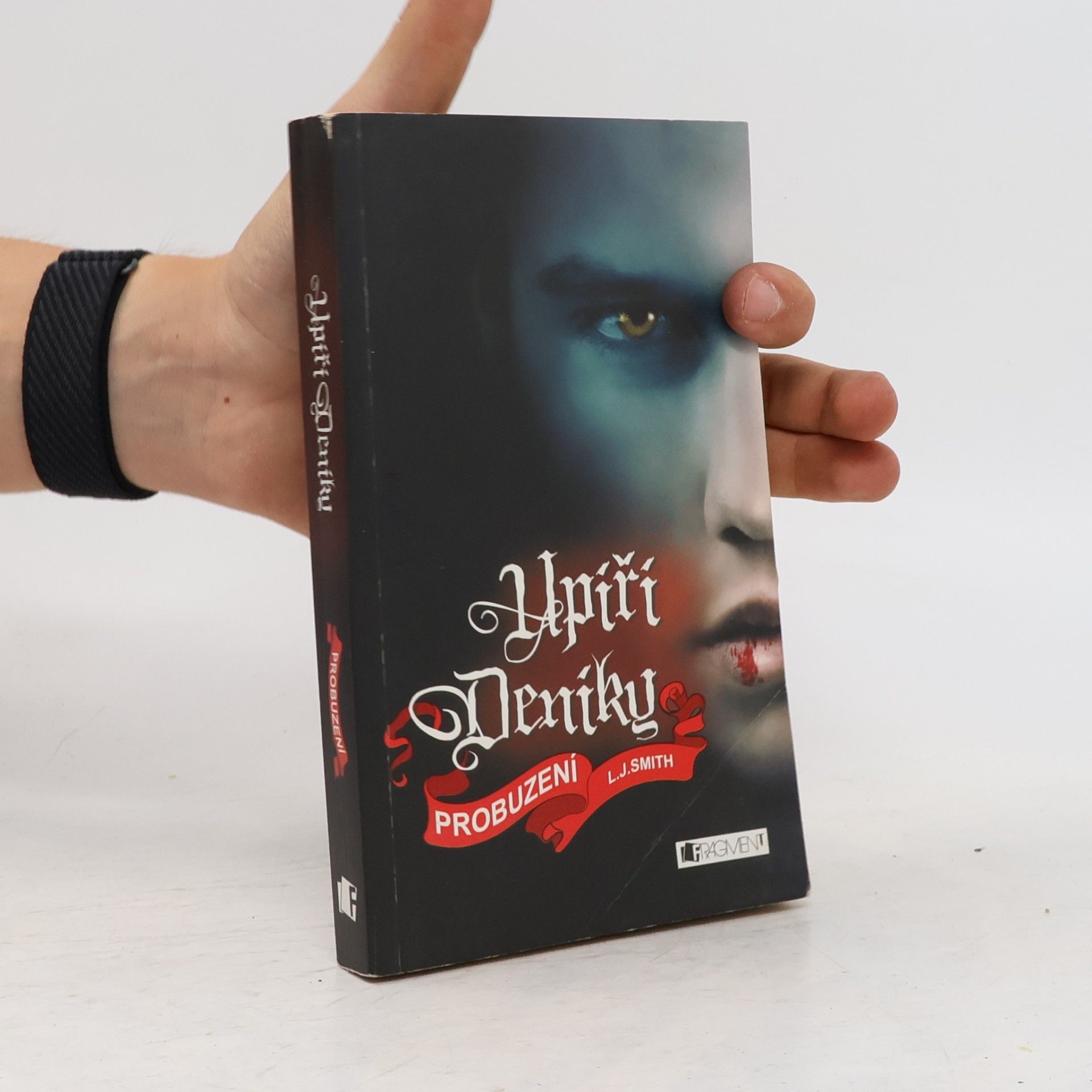 L. J. Smithová  Upíří deníky. Probuzení
