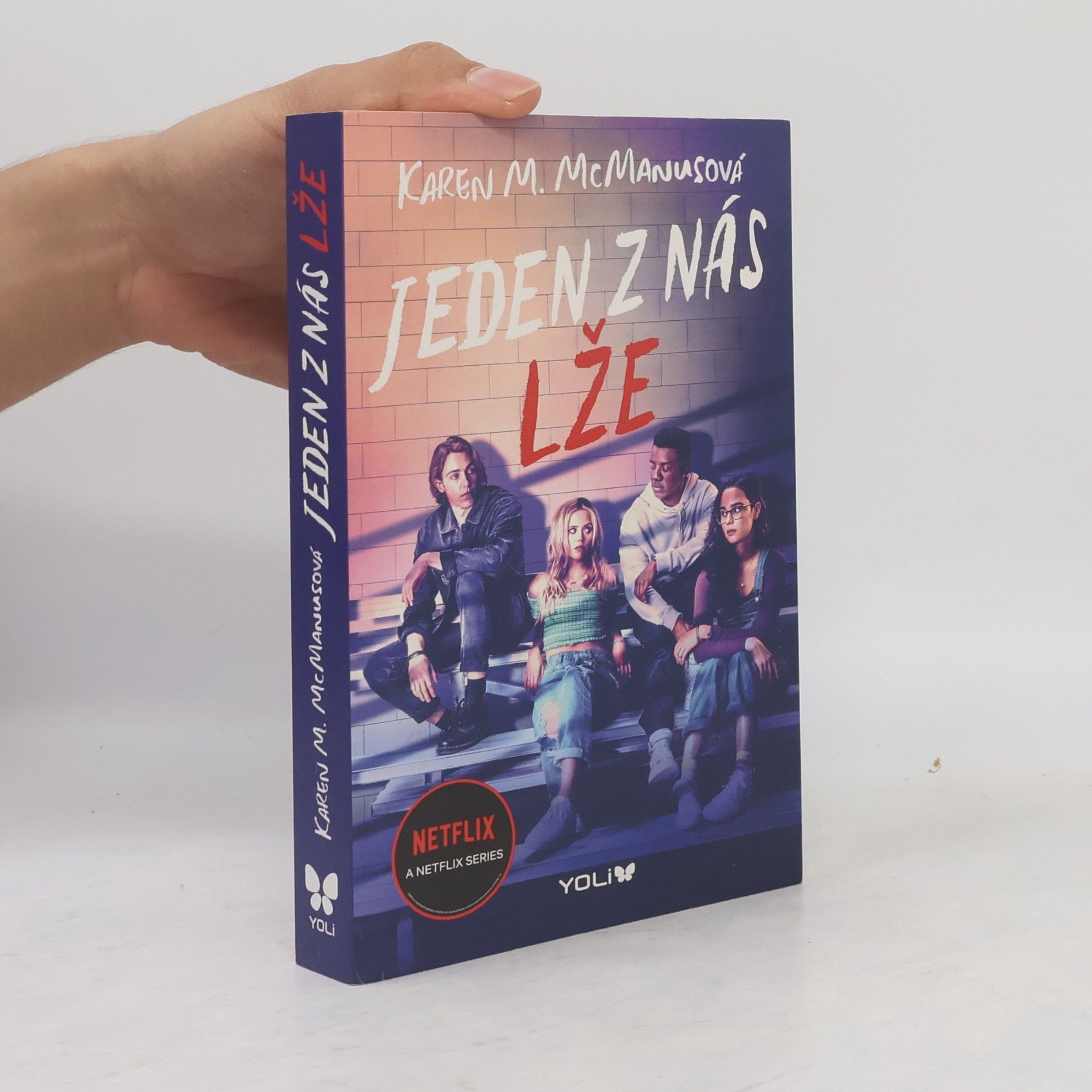 Karen M. McManus Jeden z nás lže