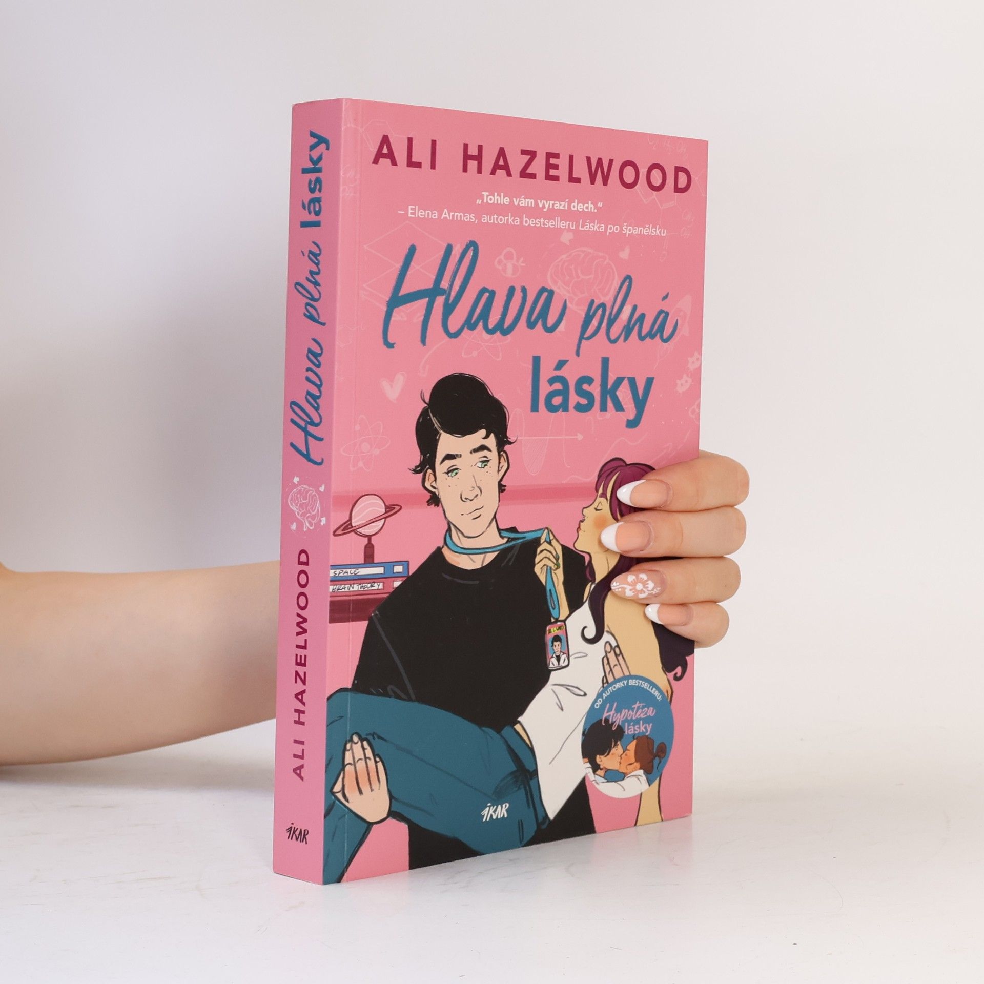 Ali Hazelwood Hlava plná lásky