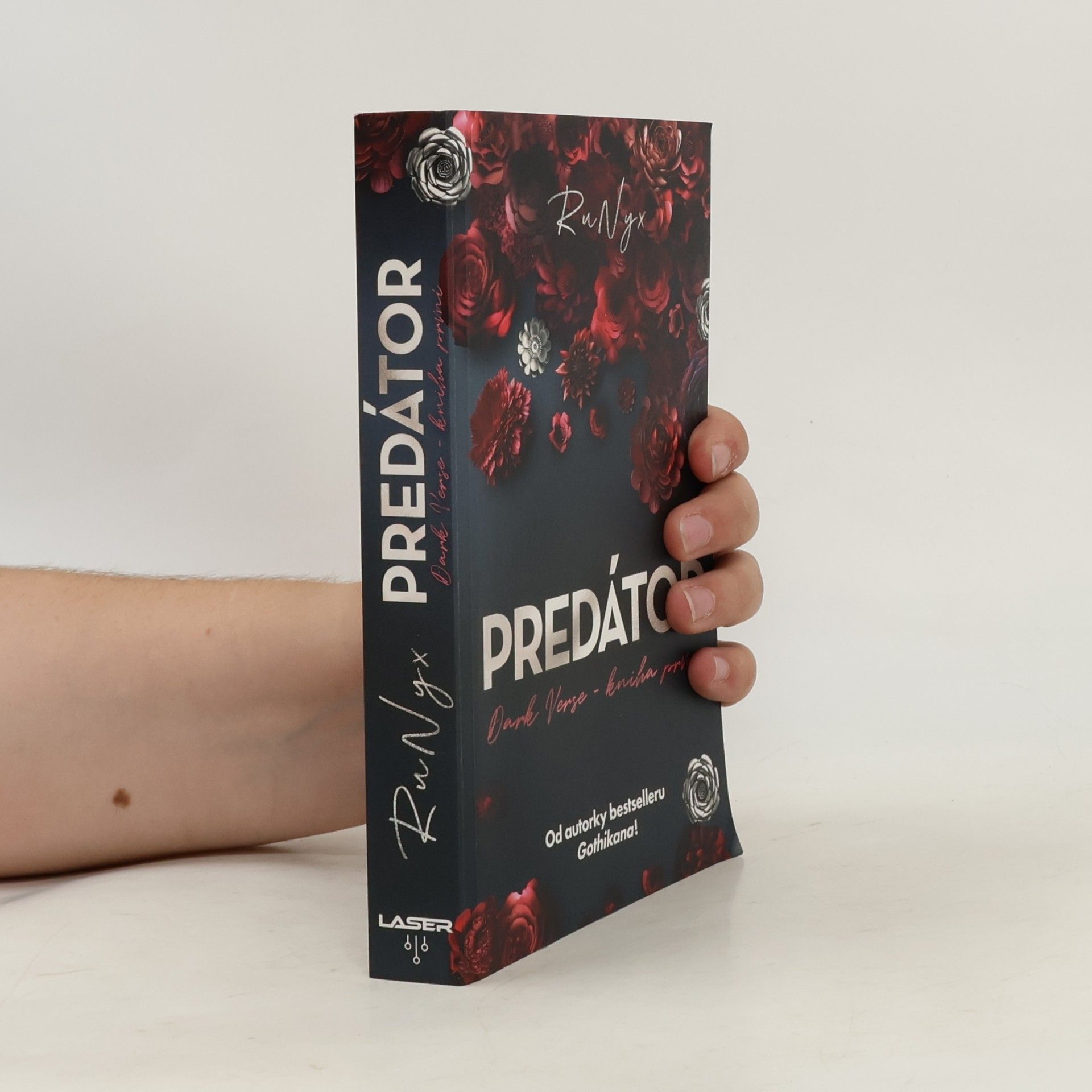 Aleš Procházka Dark Verse. Kniha první, Predátor