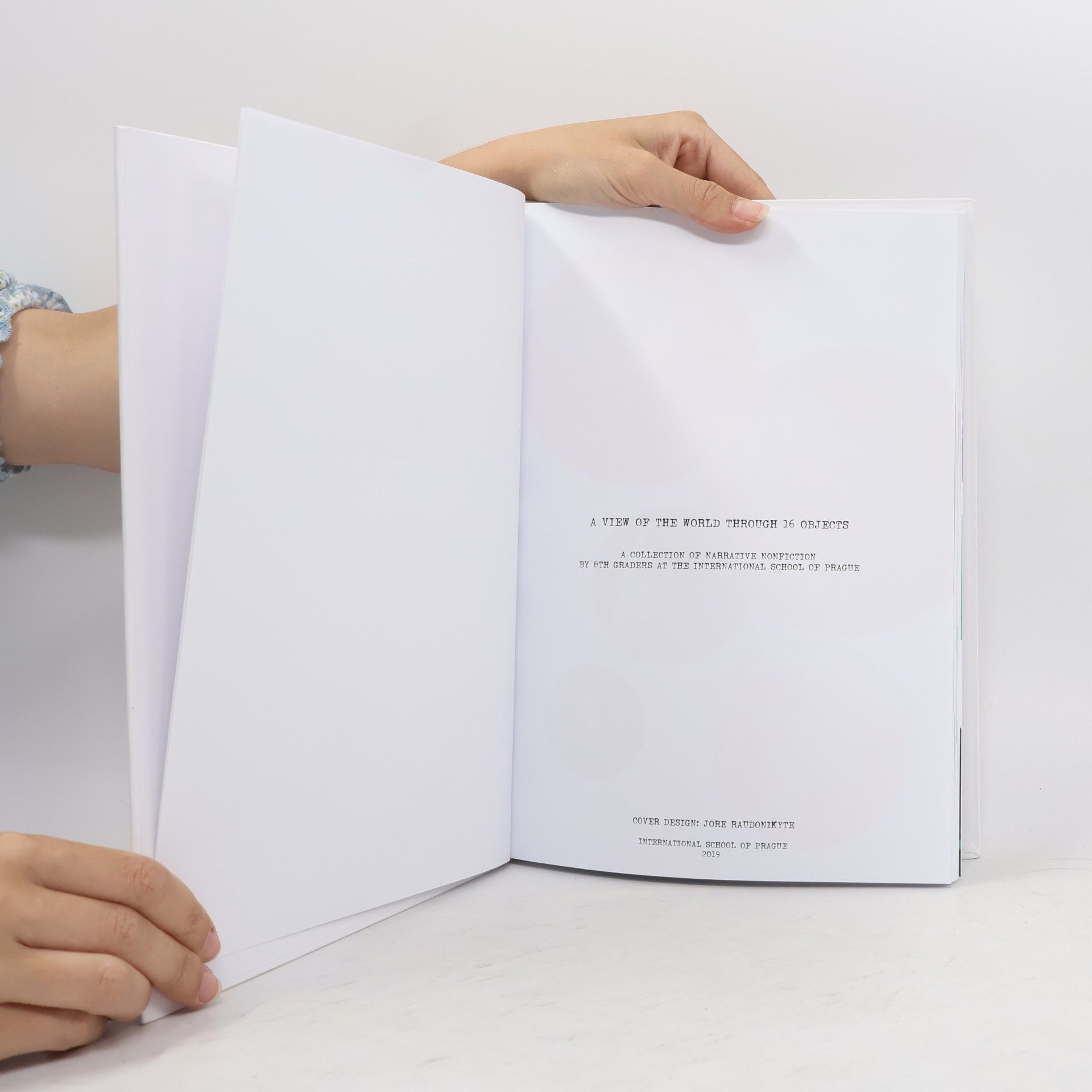 Various authors A View of the World Through 16 Objects
