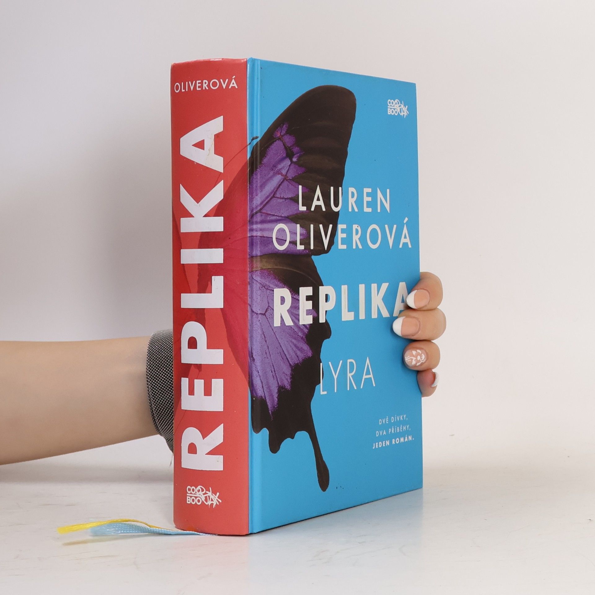 Lauren Oliver Replika. Lyra, Gemma