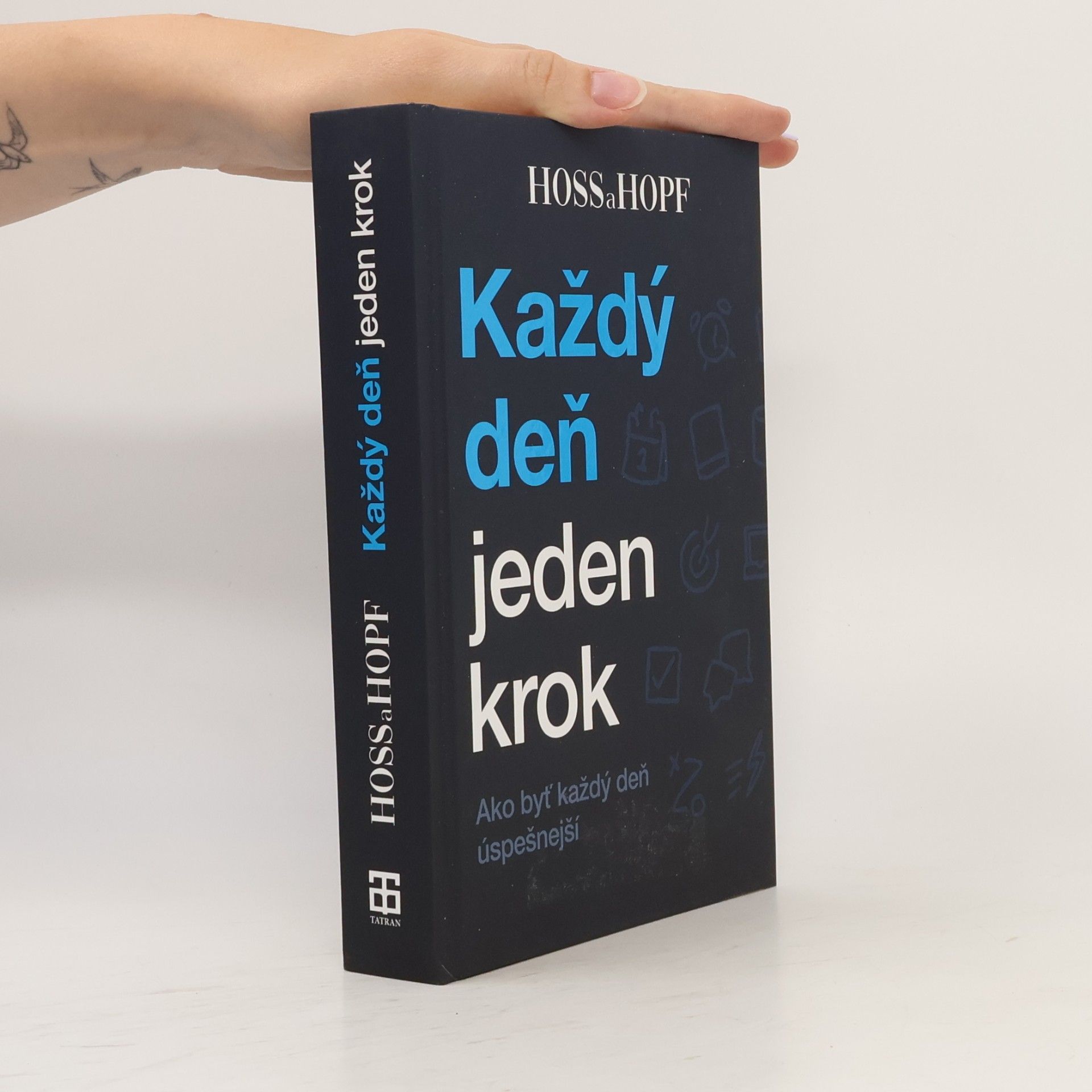 Kiarash Hossainpour Každý deň jeden krok