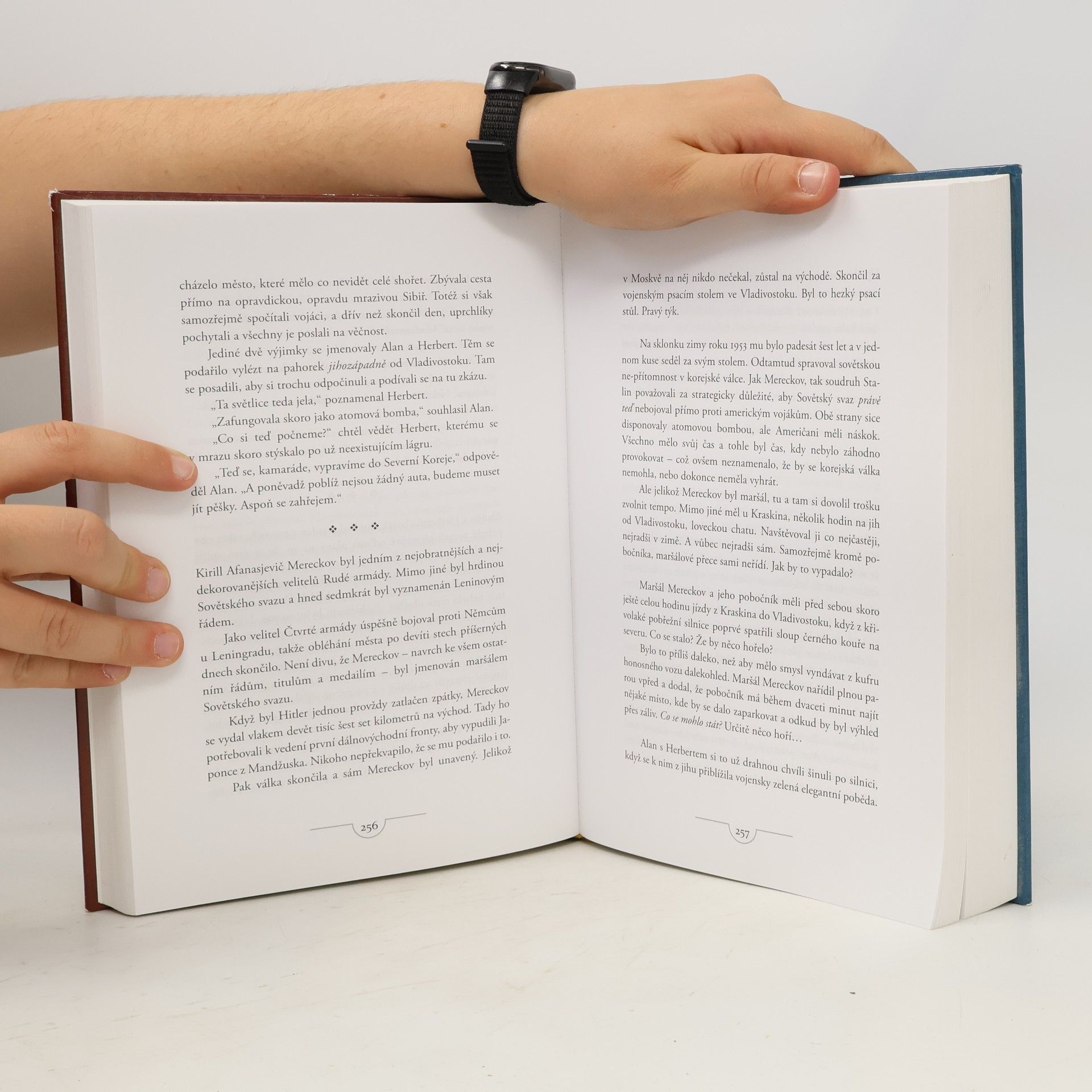 Jonas Jonasson Analfabetka, která uměla počítat ; Stoletý stařík, který vylezl z okna a zmizel
