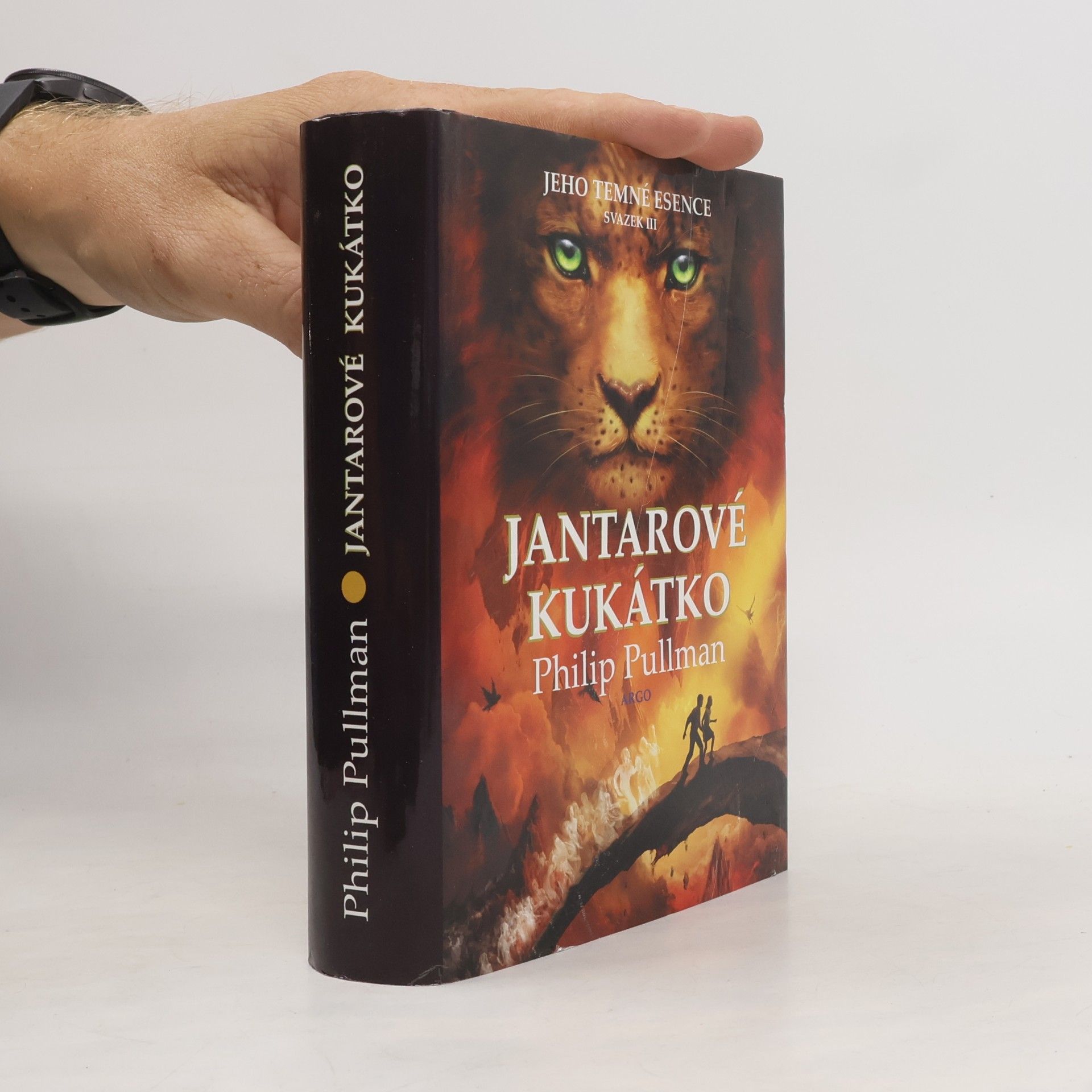 Philip Pullman Jeho temné esence. Svazek III, Jantarové kukátko