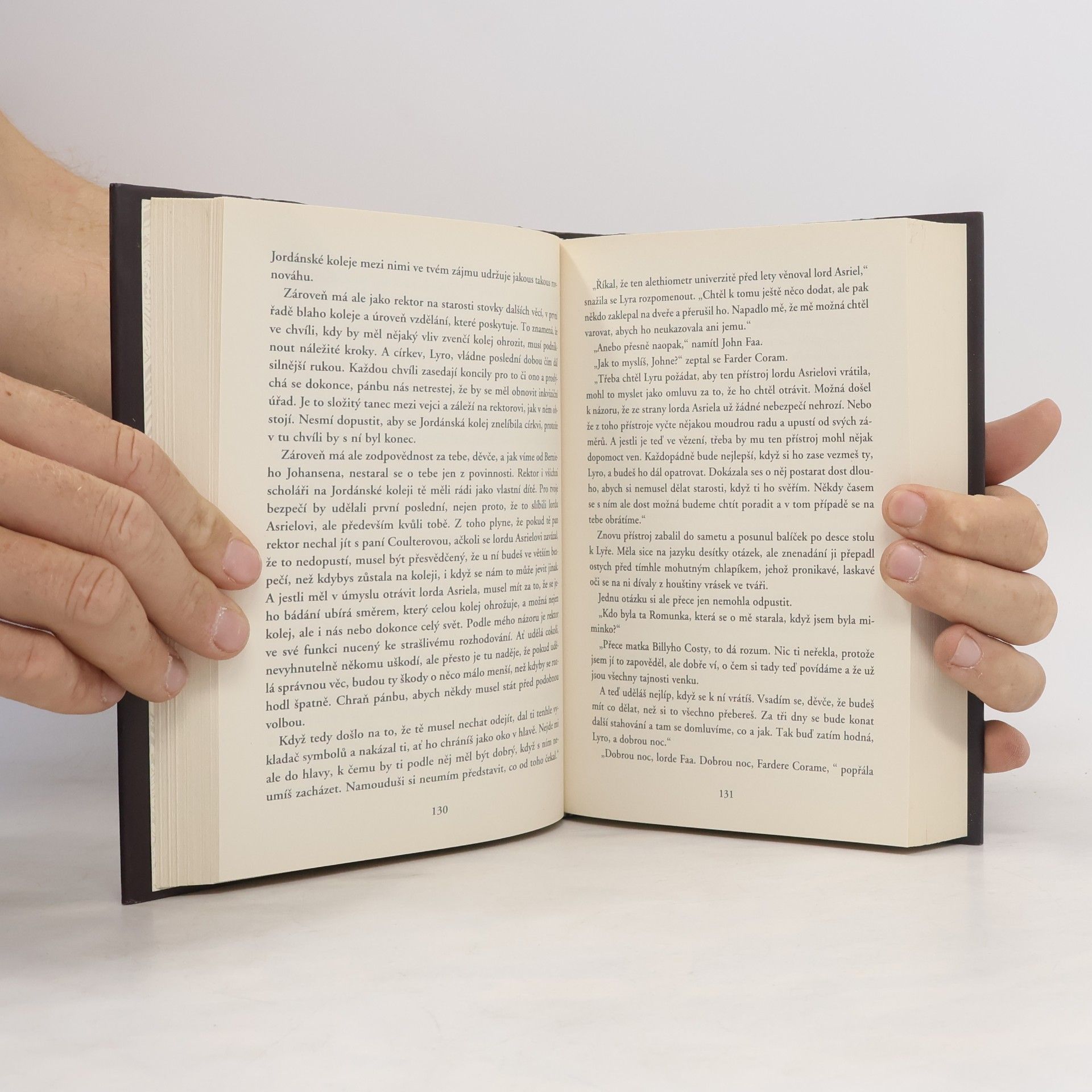 Philip Pullman Jeho temné esence. Svazek I, Zlatý kompas