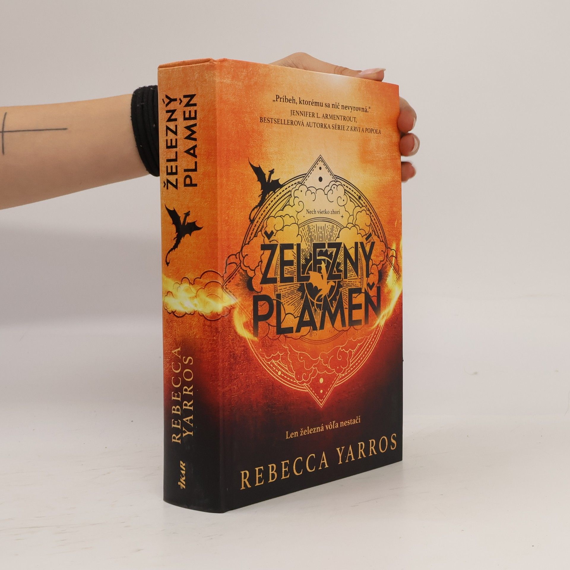 Rebecca Yarros Železný plameň