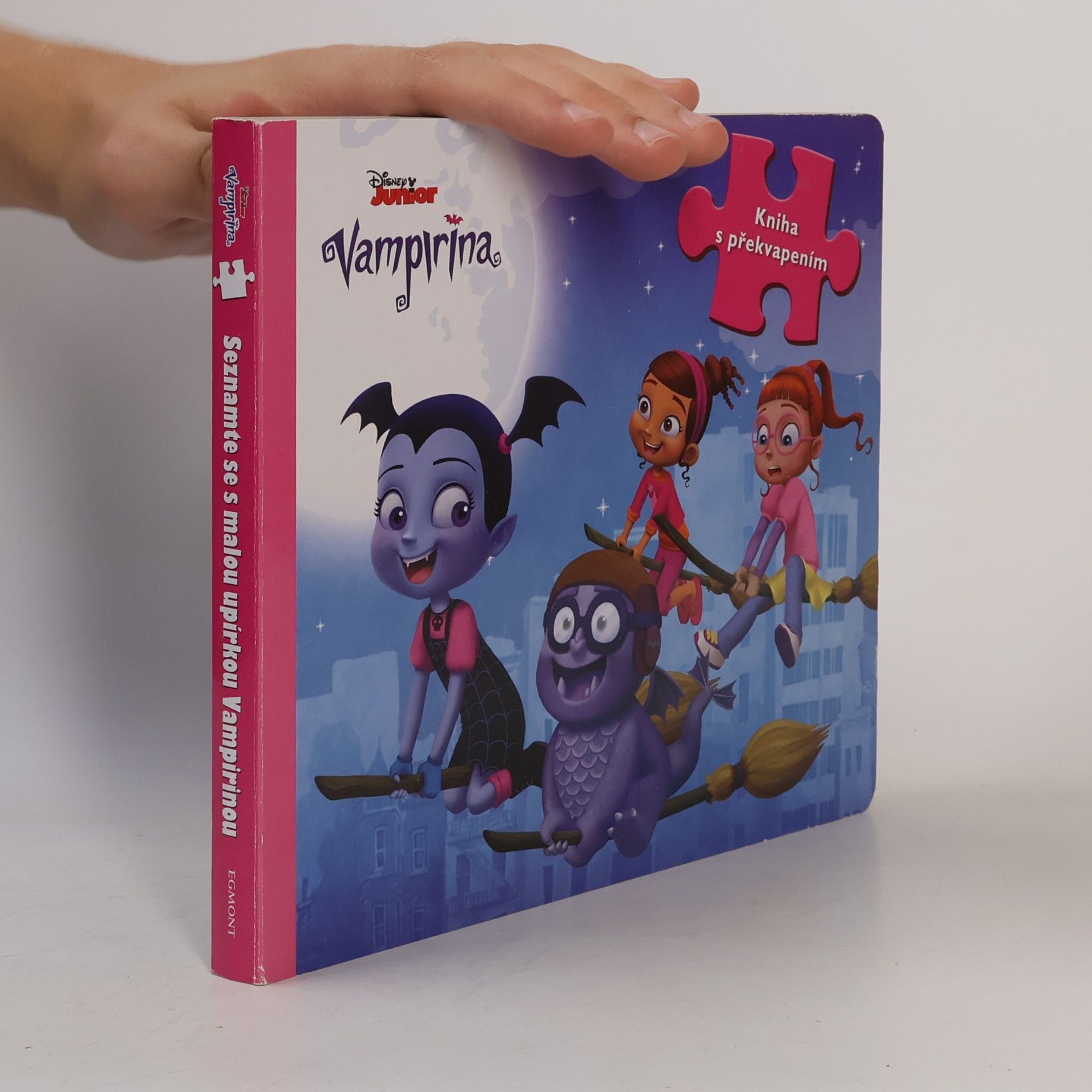 Various authors Vampirina : kniha s překvapením Vampirina - kniha s překvapením Seznamte se s malou upírkou Vampirinou