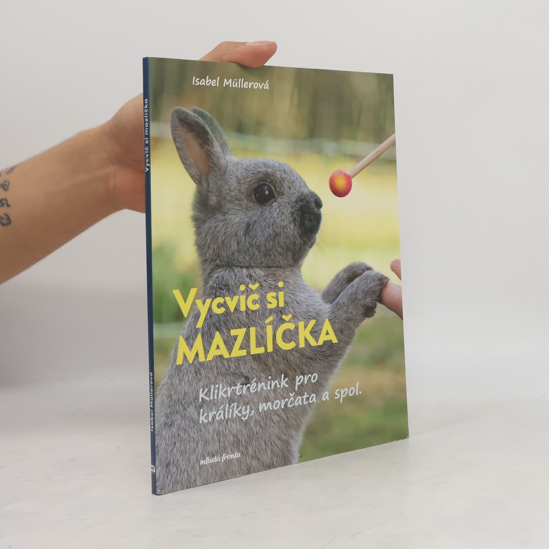 Isabel Müller Vycvič si mazlíčka : klikrtrénink pro králíky, morčata a spol.