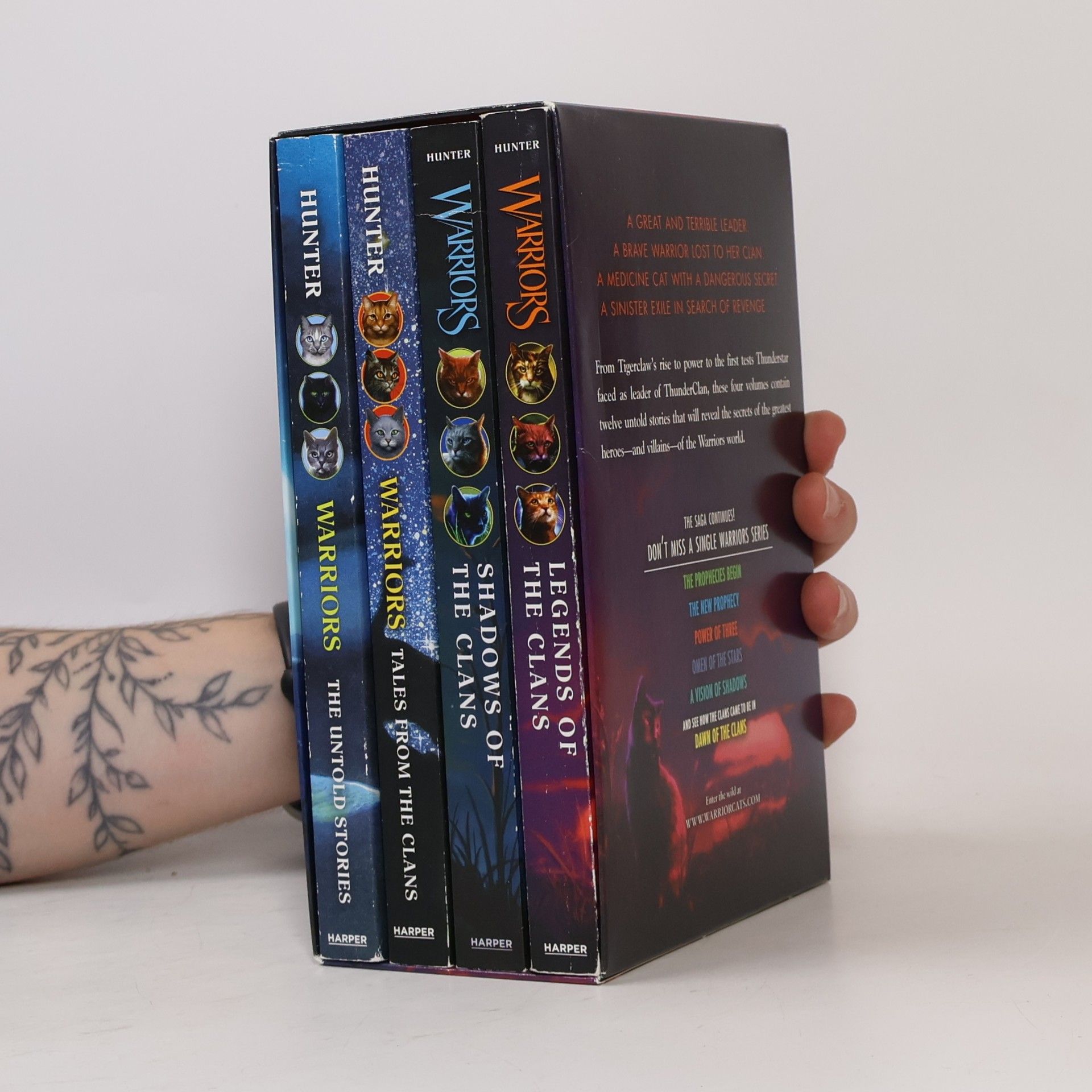 Erin Hunter Warriors Novella. Box Set