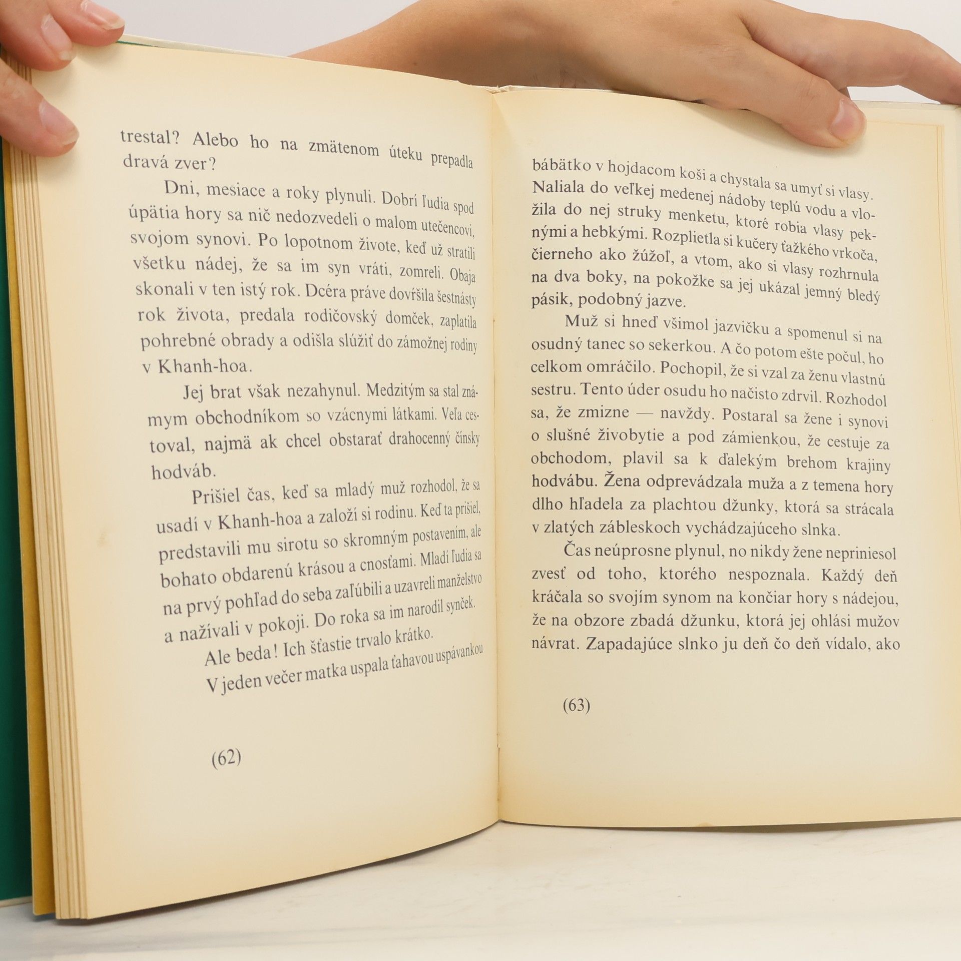 Autorenkollektiv Z kalicha ibišového kvetu
