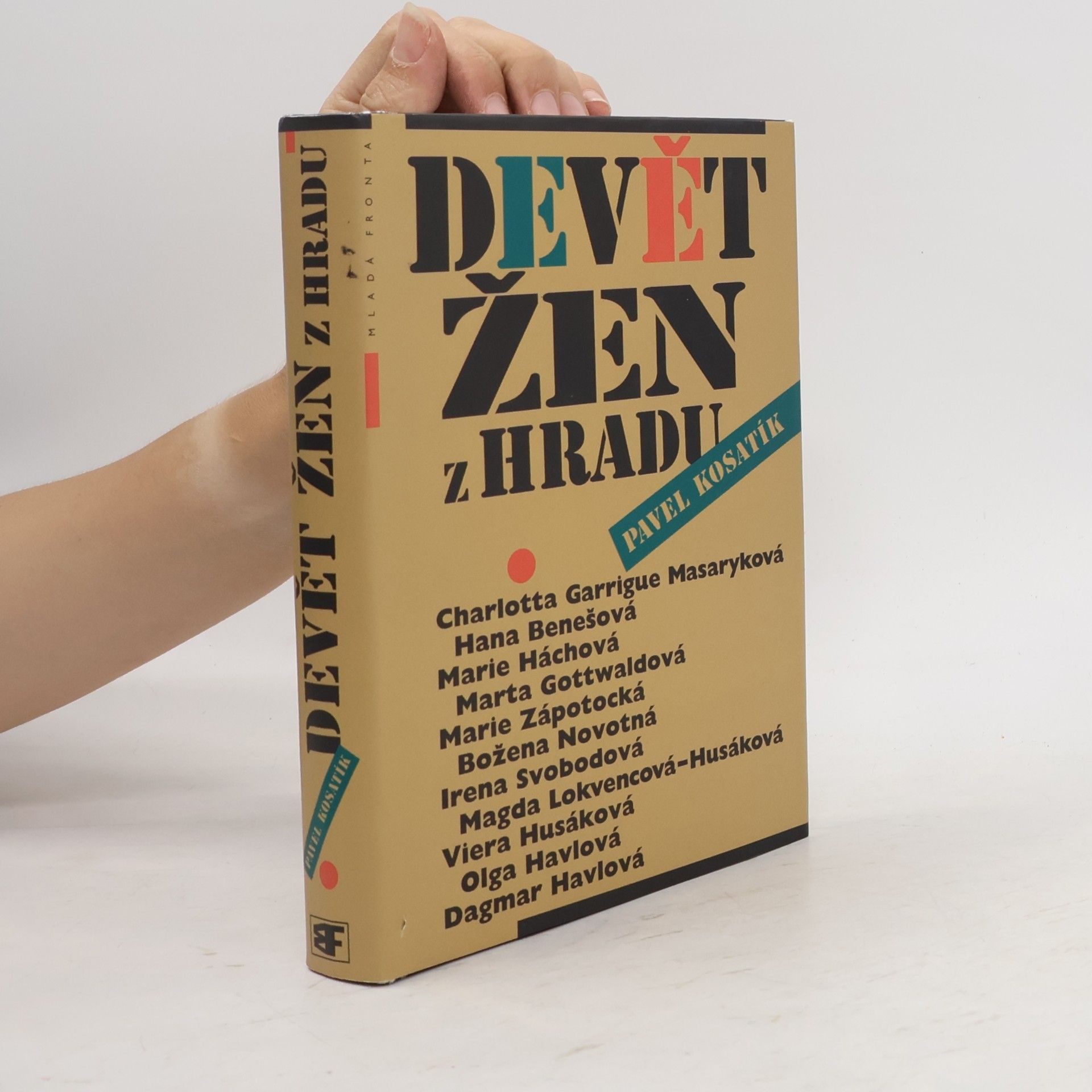 Pavel Kosatík Devět žen z Hradu