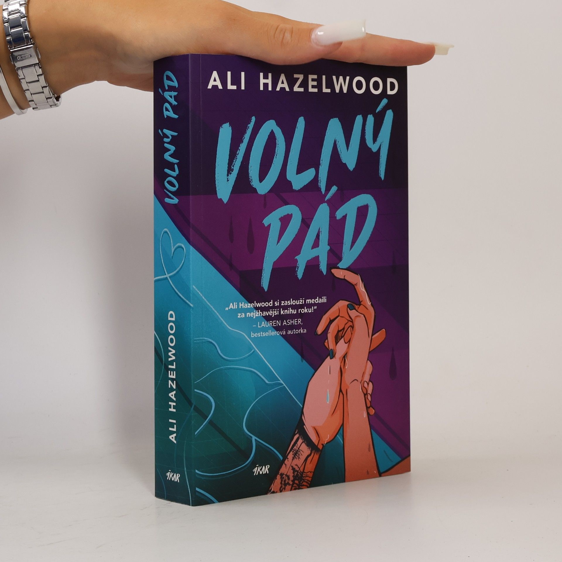 Ali Hazelwood Volný pád