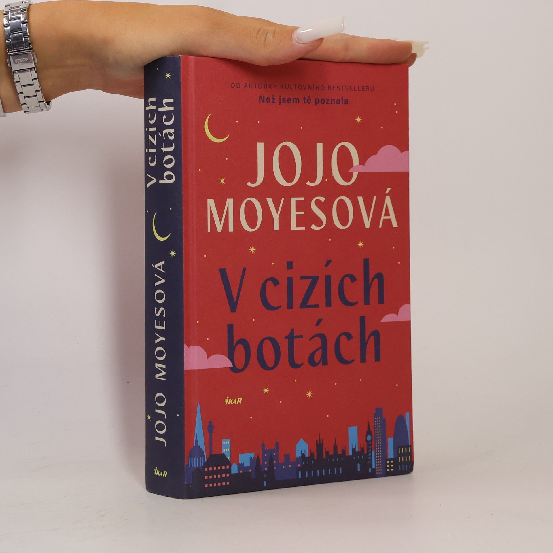 Jojo Moyes V cizích botách