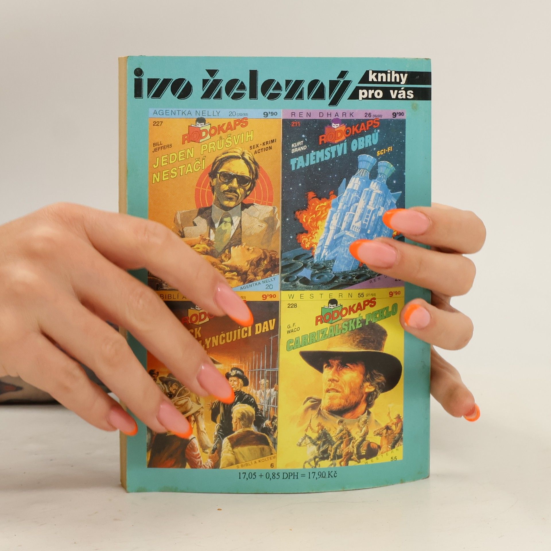 Autorenkollektiv Třikrát detektivové 10