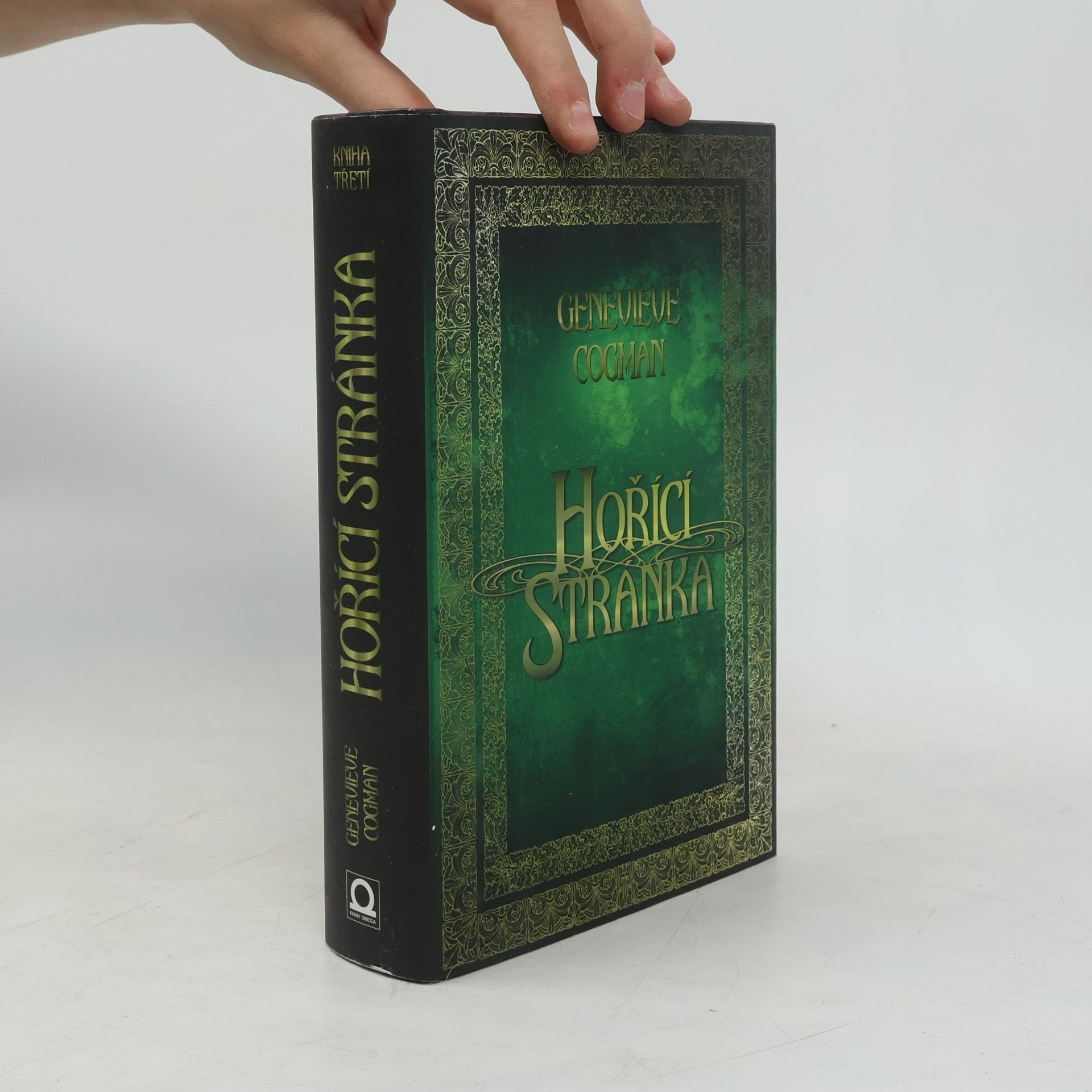 Genevieve Cogman Neviditelná knihovna. Kniha třetí. Hořící stránka