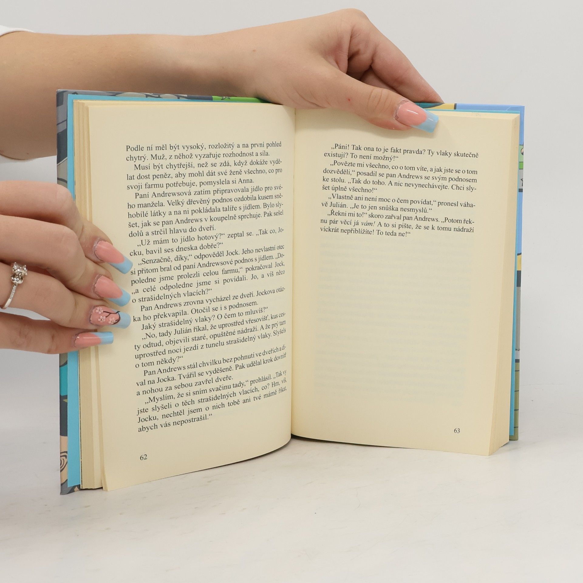 Enid Blyton Správná pětka jede tábořit