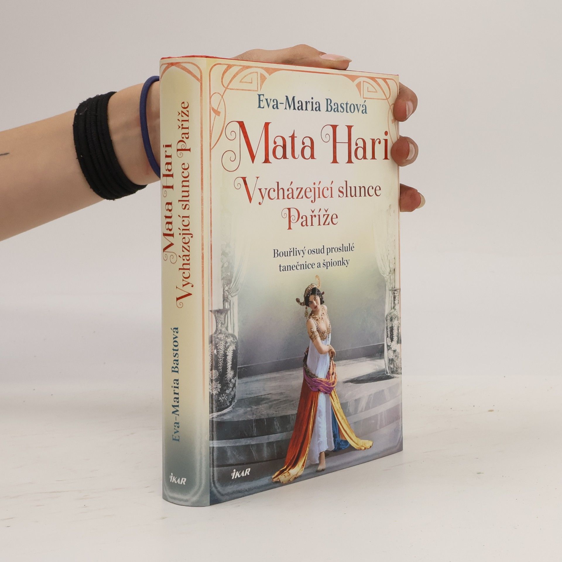 Eva-Maria Bast Mata Hari. vycházející slunce Paříže