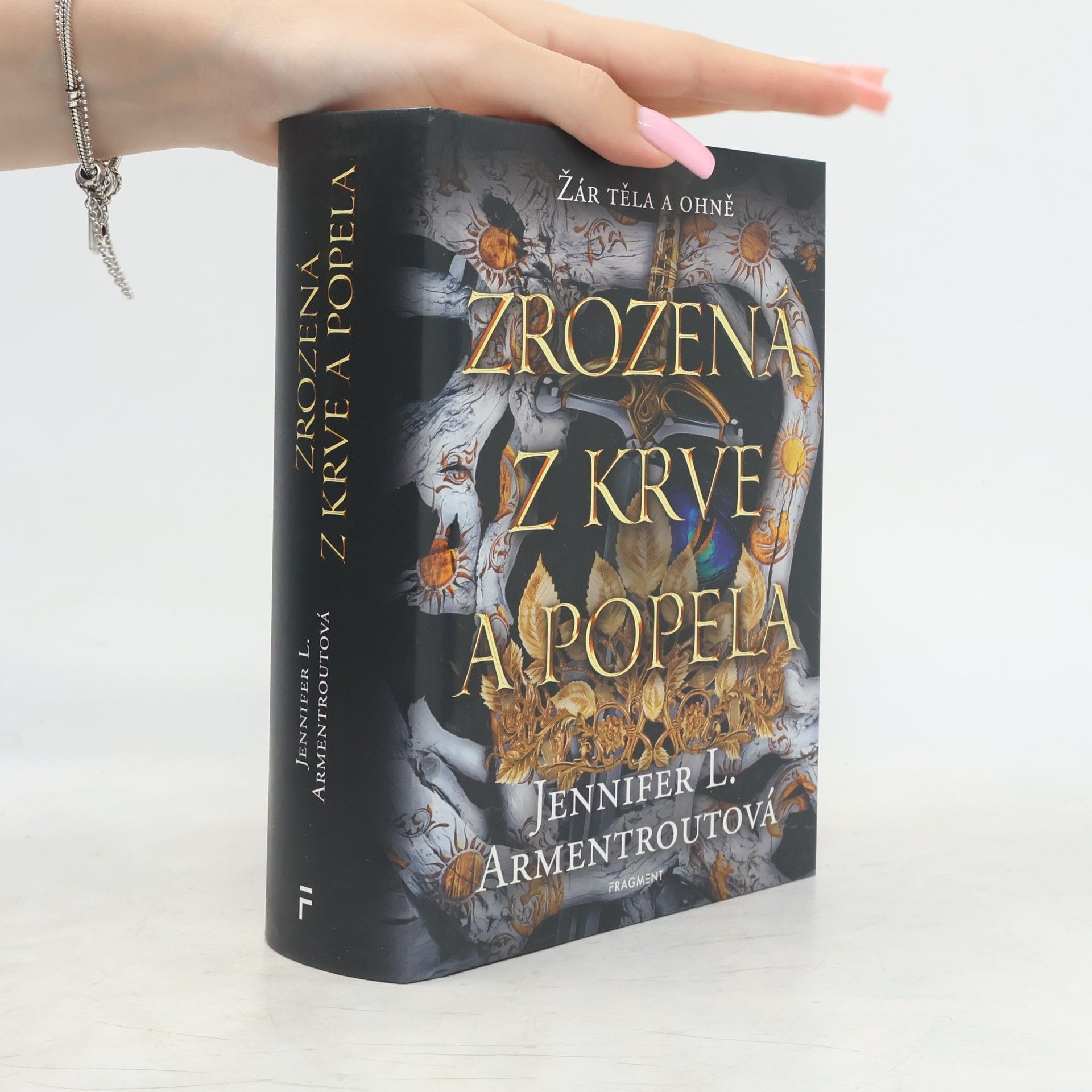 Jennifer L. Armentrout Zrozená z krve a popela