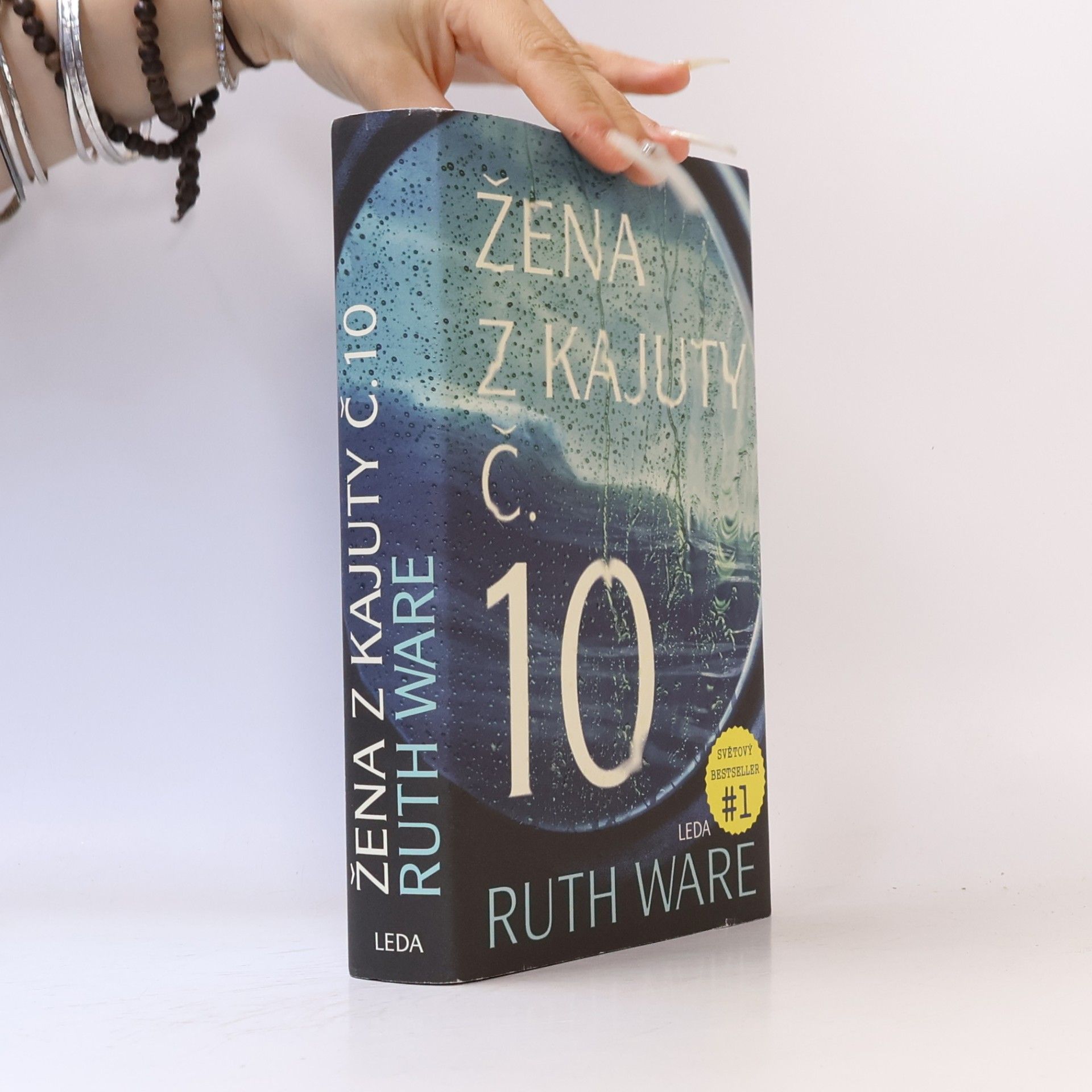 Ruth Ware Žena z kajuty č. 10