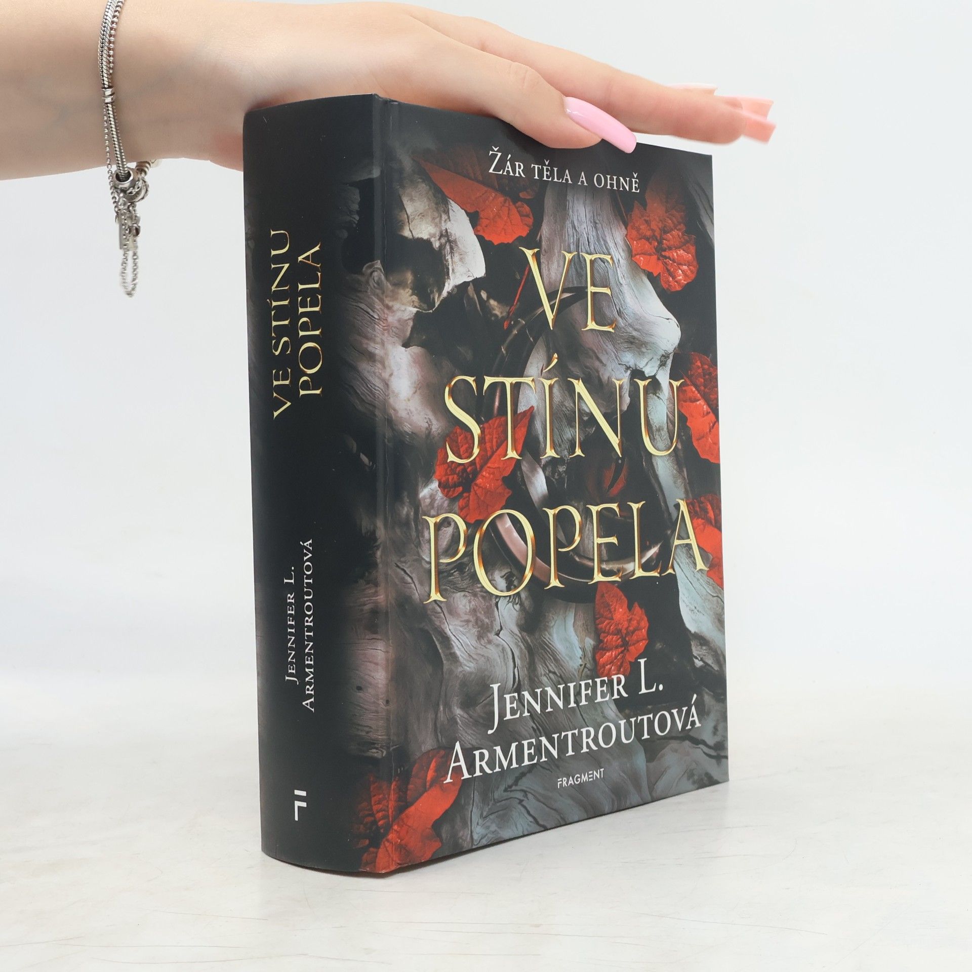 Jennifer Armentrout Ve stínu popela