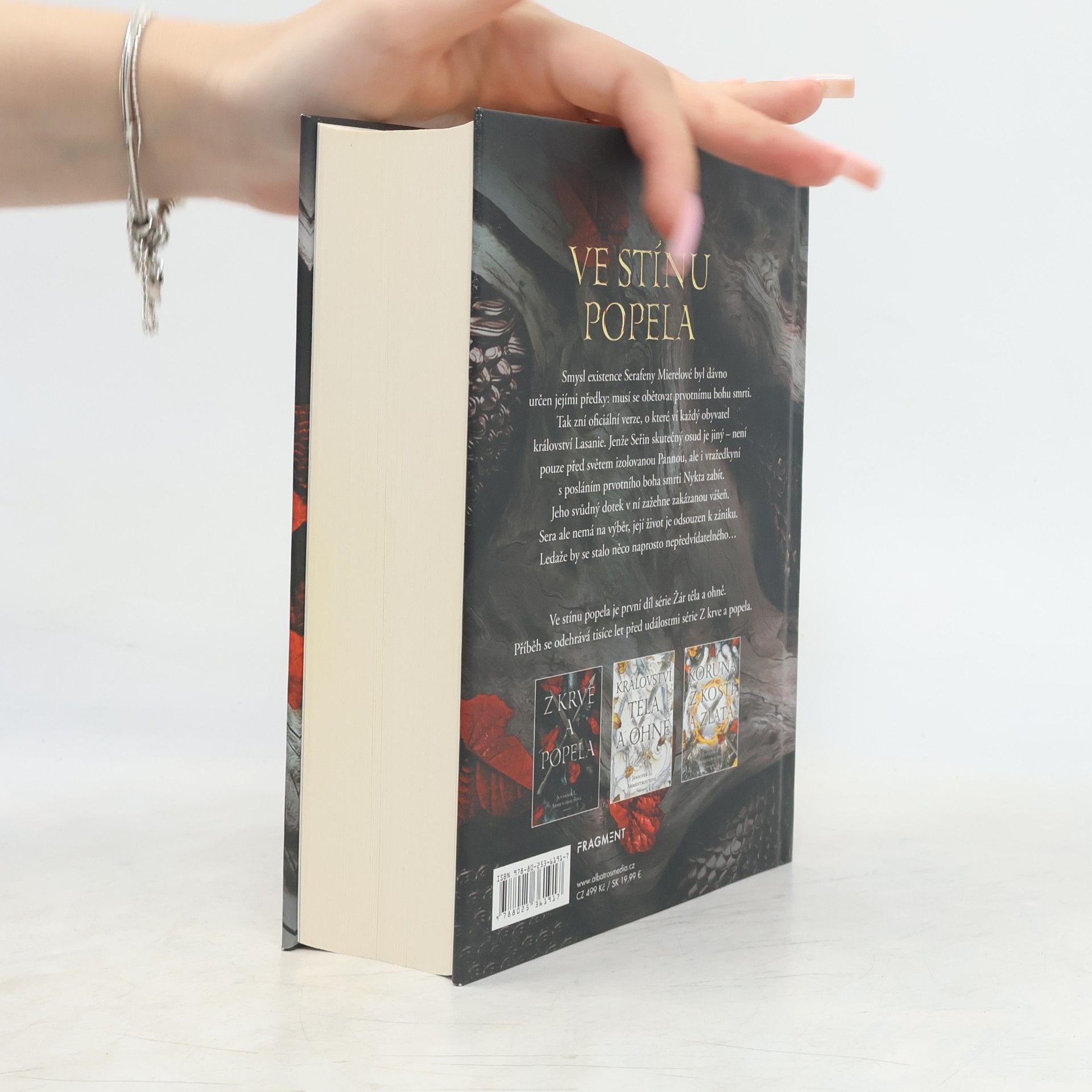 Jennifer Armentrout Ve stínu popela