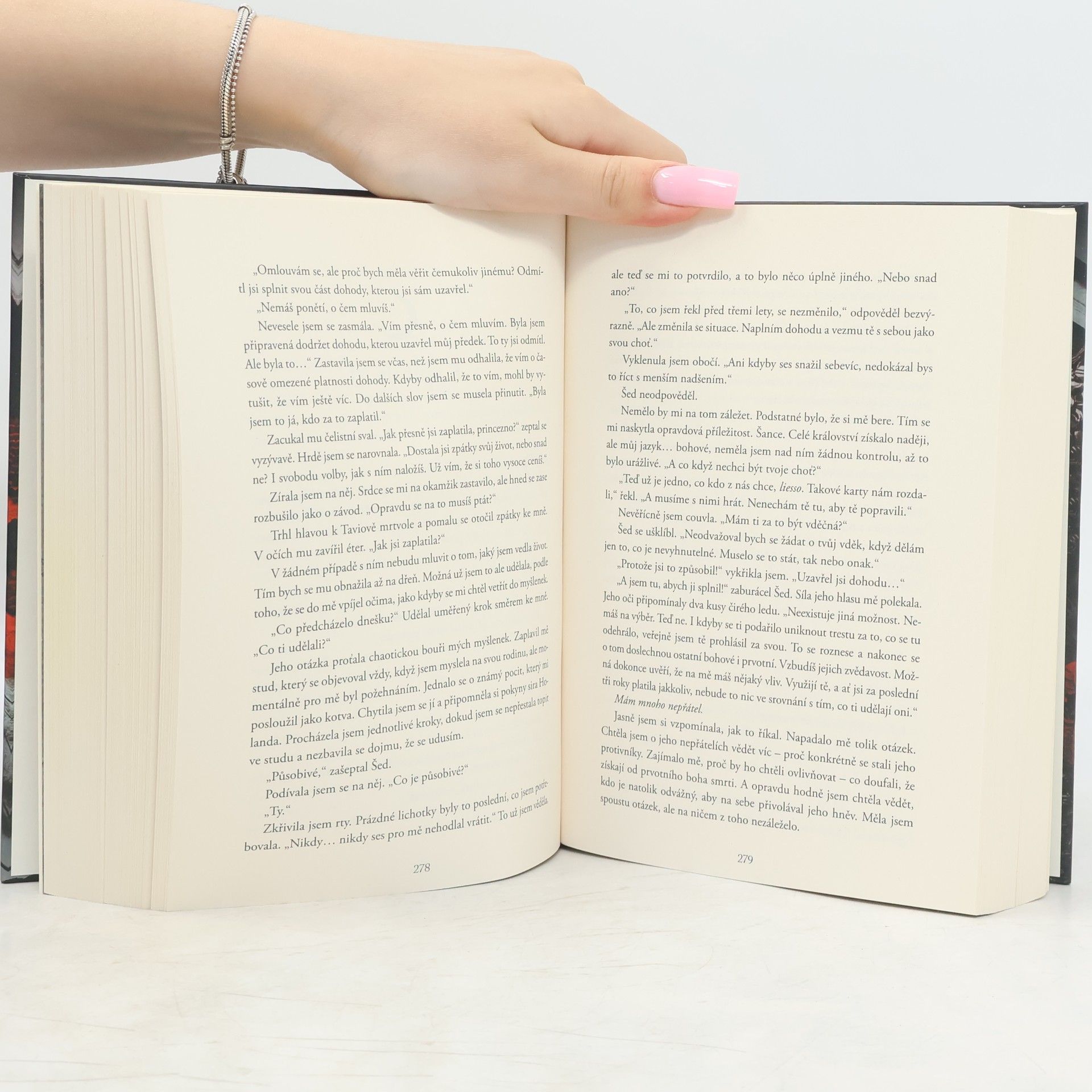Jennifer Armentrout Ve stínu popela