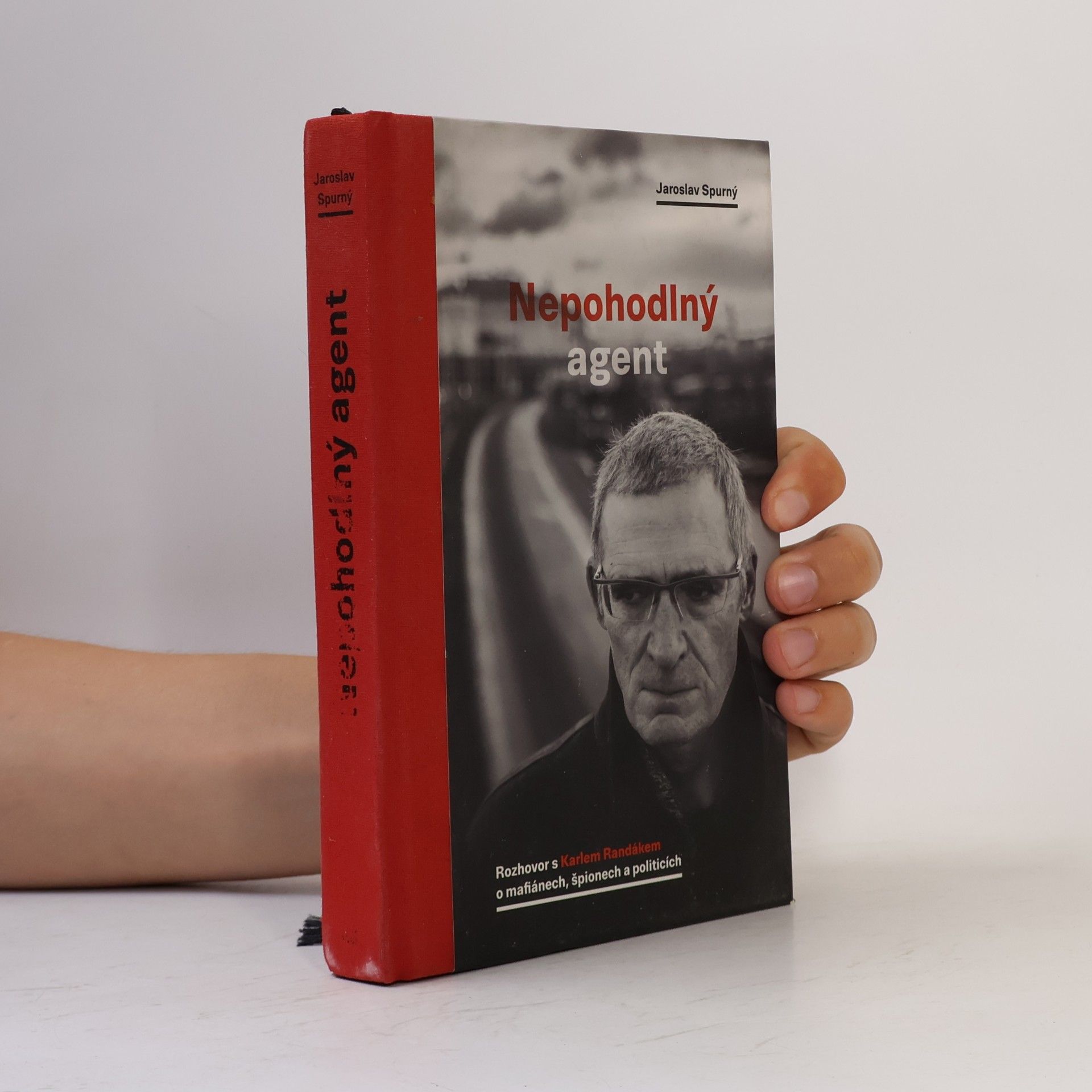 Karel Randák Nepohodlný agent. Rozhovor s Karlem Randákem o mafiánech, špionech a politicích