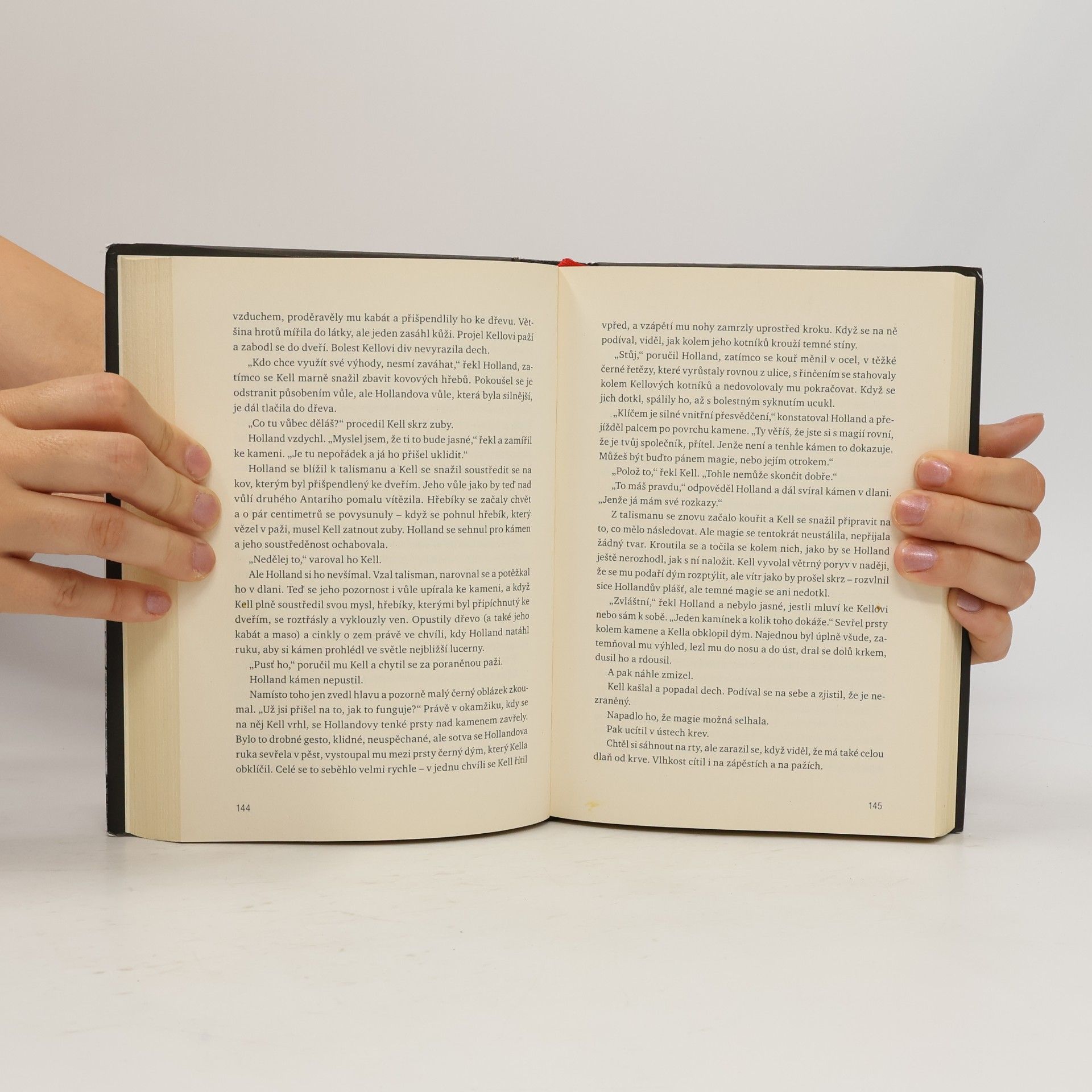 V. E. Schwab Temnější tvář magie