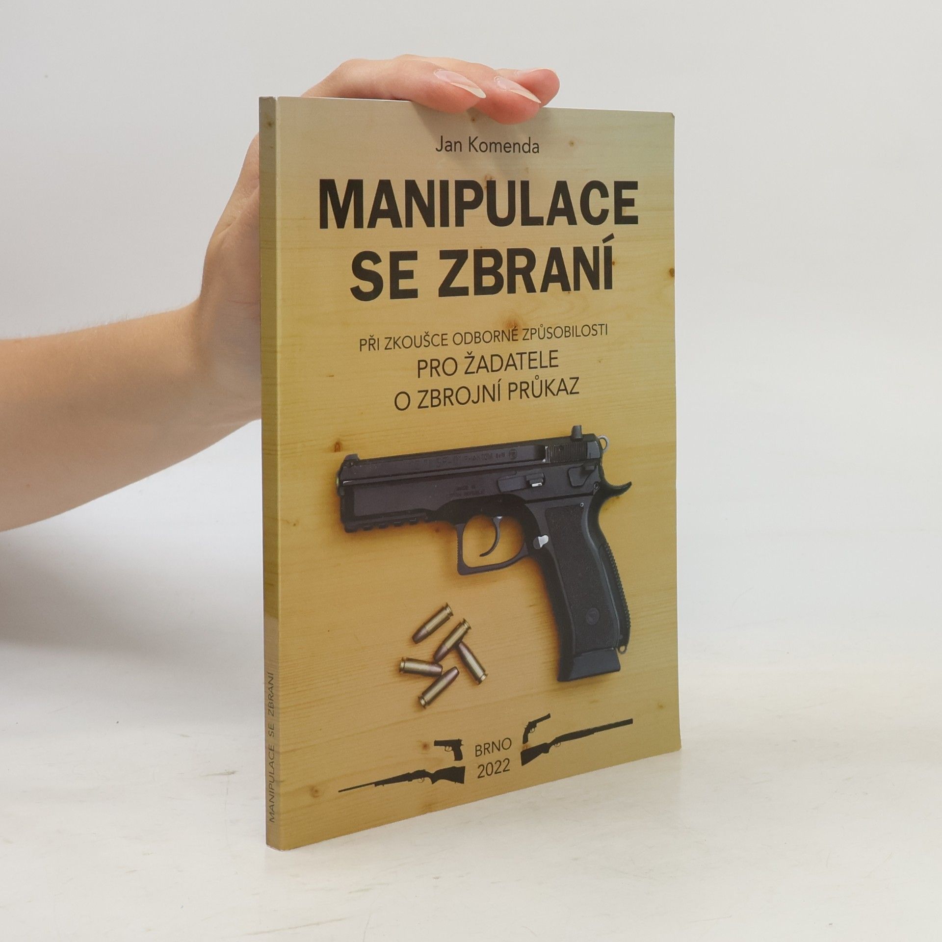 Jan Komenda Manipulace se zbraní při zkoušce odborné způsobilosti : pro žadatele o zbrojní průkaz