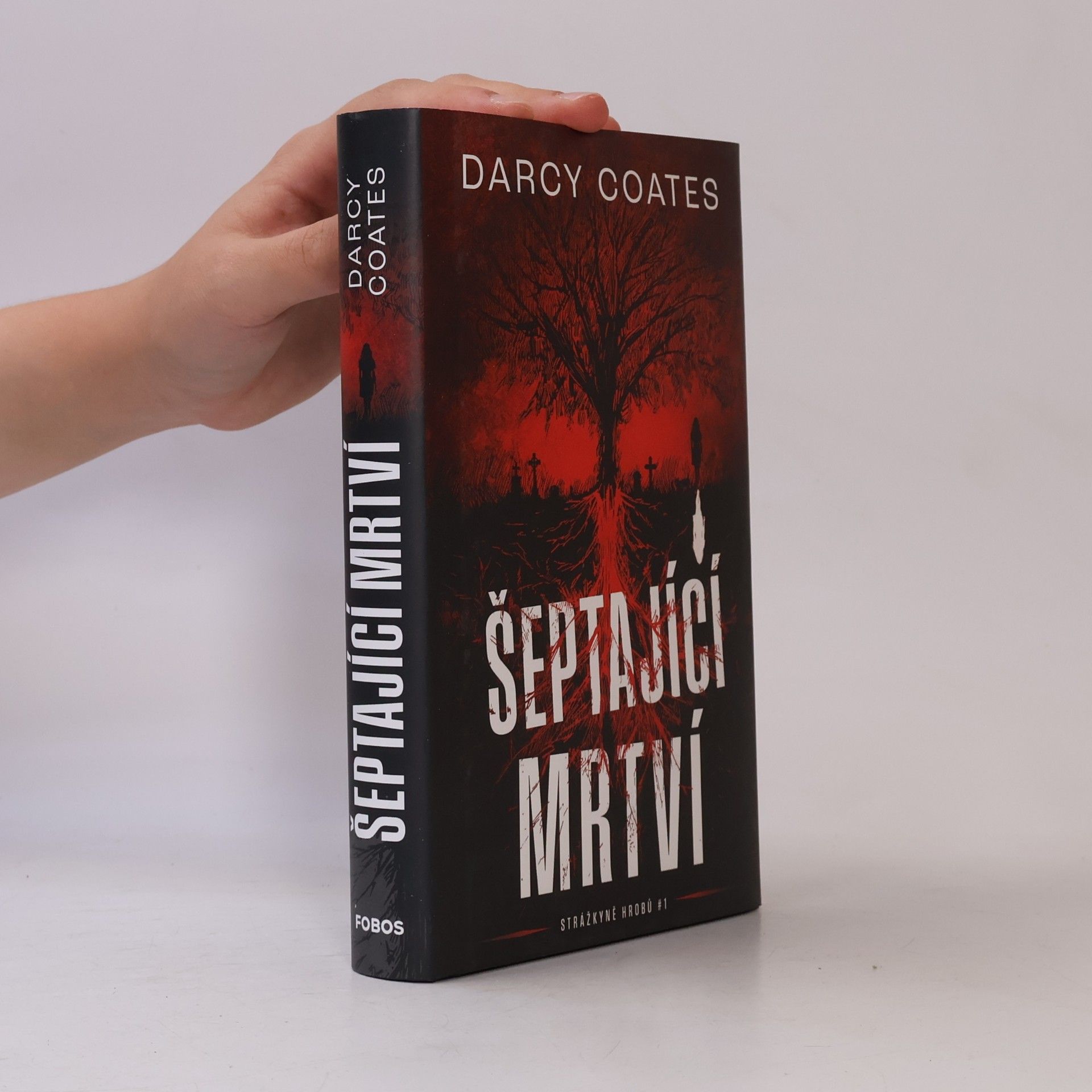 Darcy Coates Šeptající mrtví
