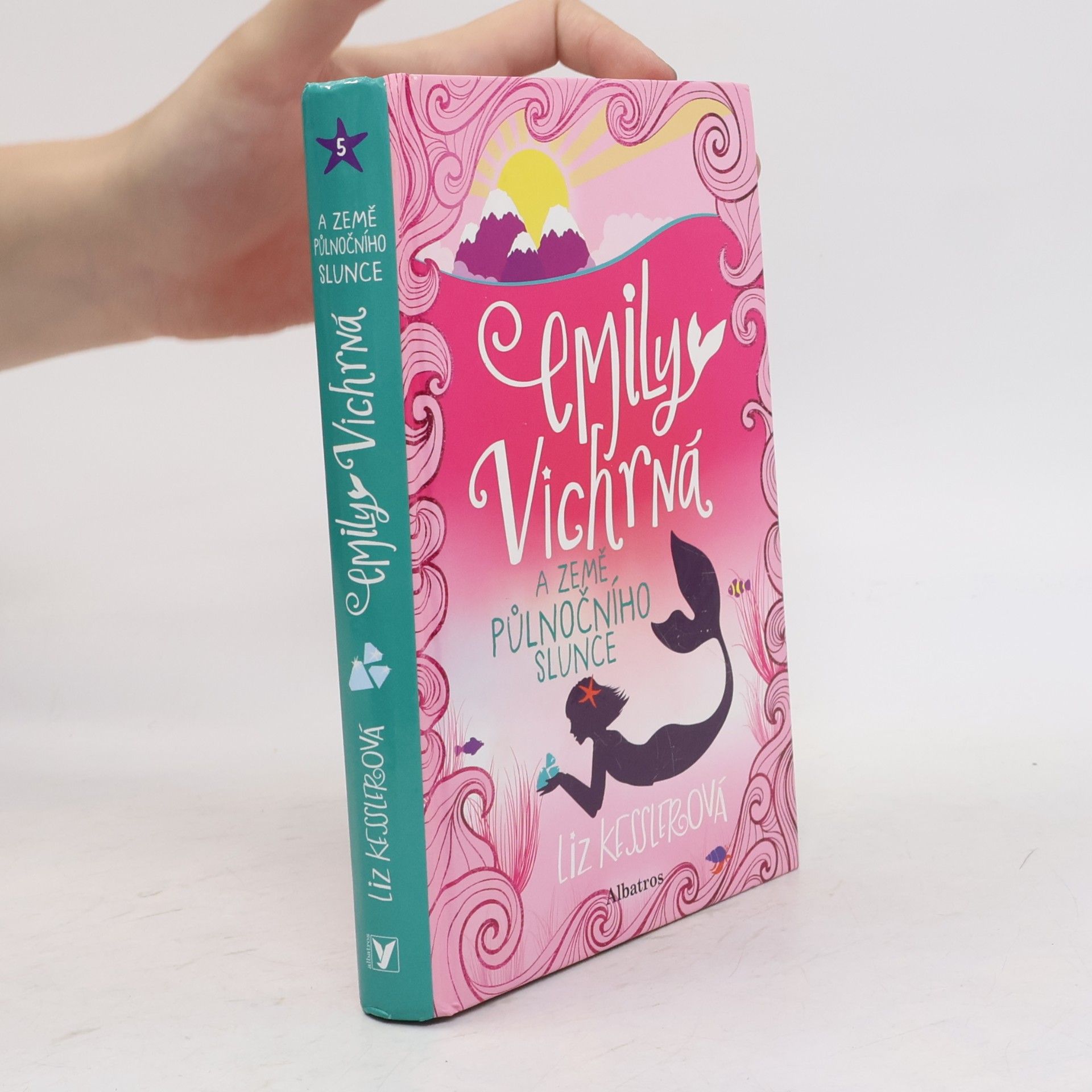 Emily Vichrná a země půlnočního slunce