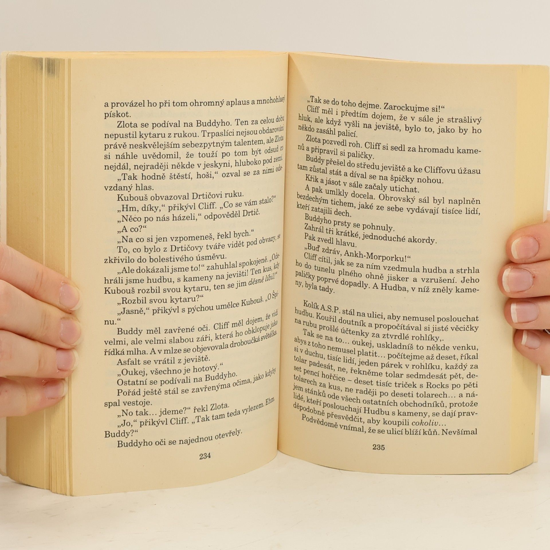 Terry Pratchett Těžké melodično