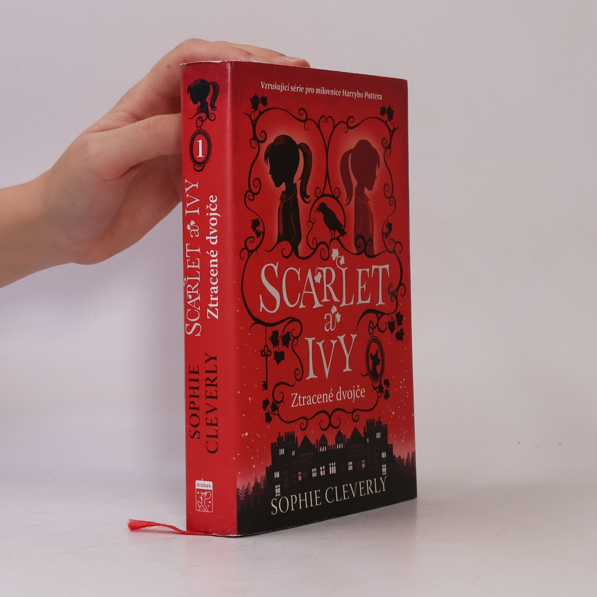 Sophie Cleverly Scarlet a Ivy. Ztracené dvojče