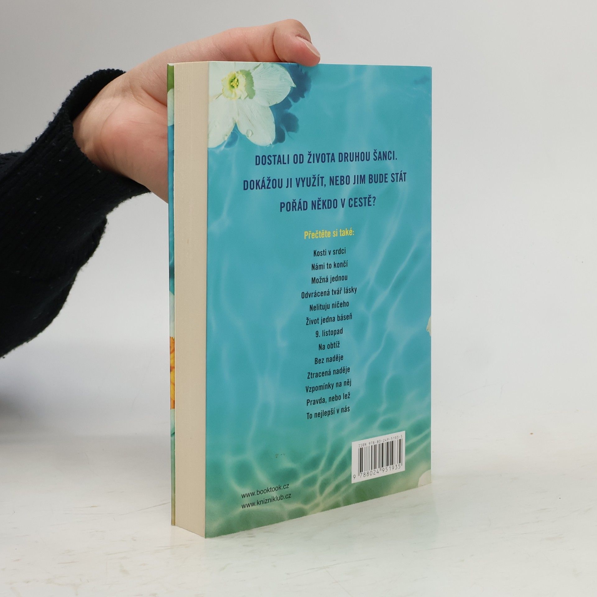 Colleen Hoover Námi to začíná