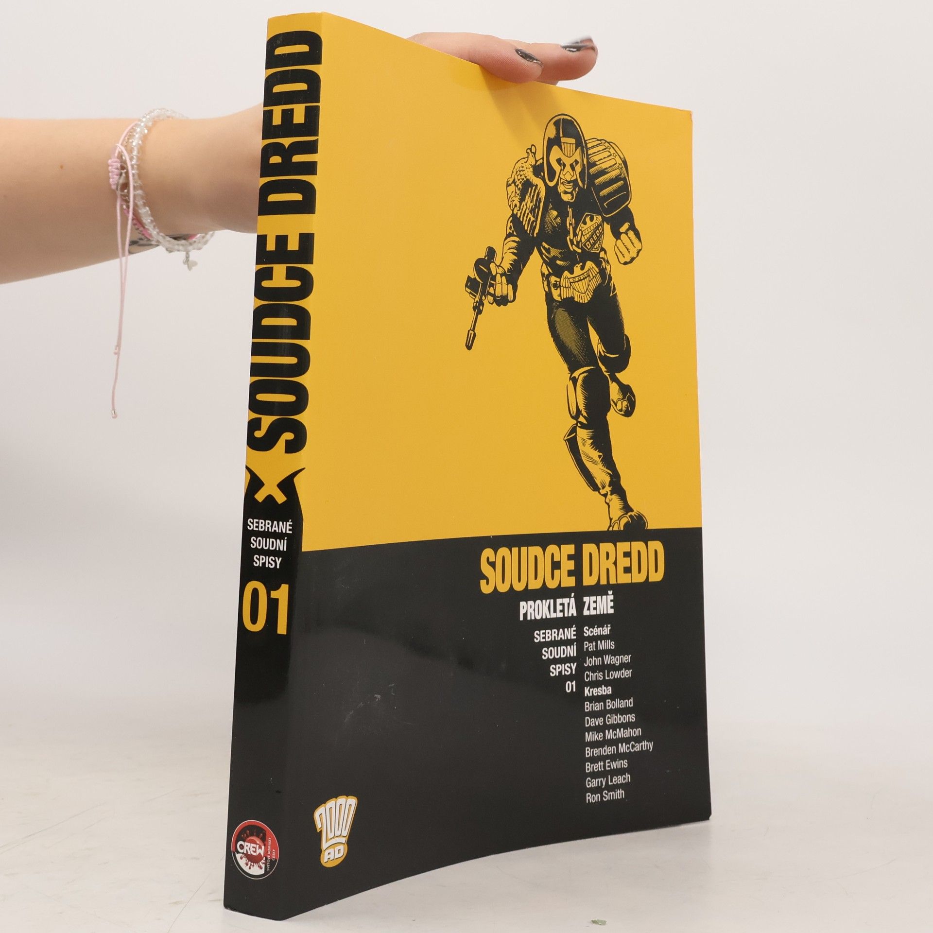Chris Lowder Soudce Dredd: Sebrané soudní spisy 01 - Prokletá země