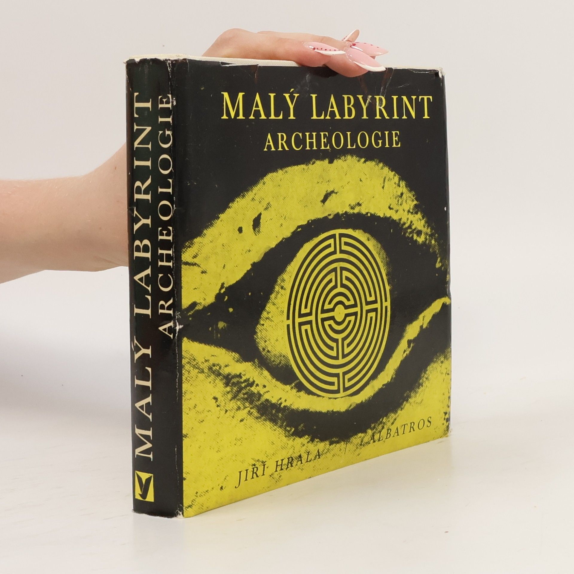 Jiří Hrala Malý labyrint archeologie