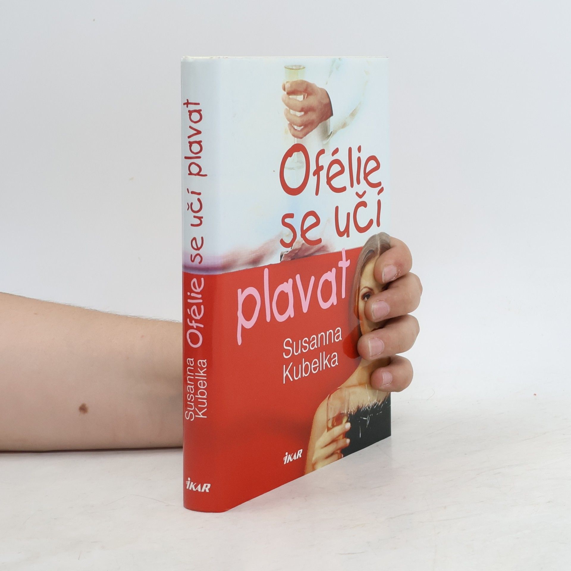 Susanna Kubelka Ofélie se učí plavat