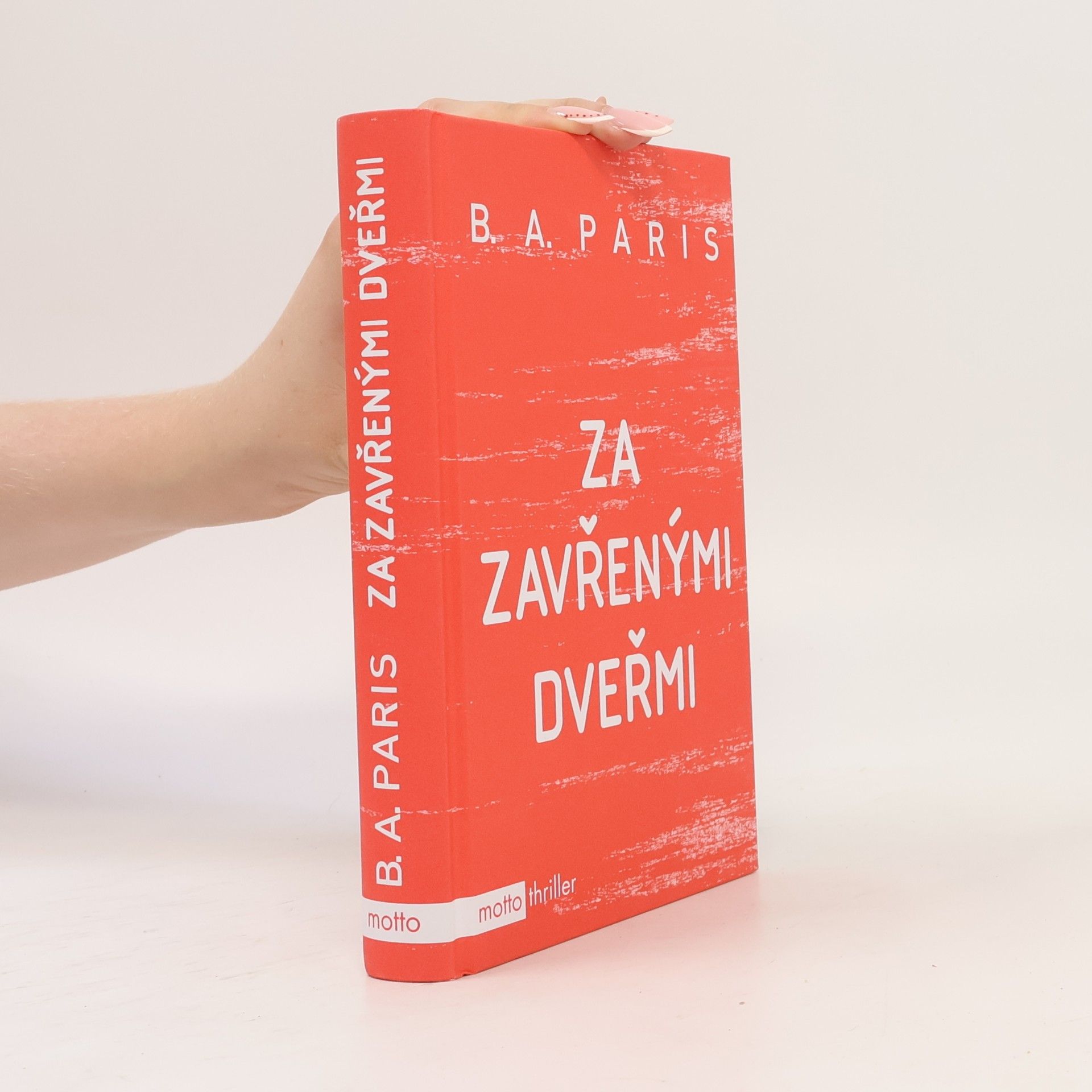 B. A. Paris Za zavřenými dveřmi