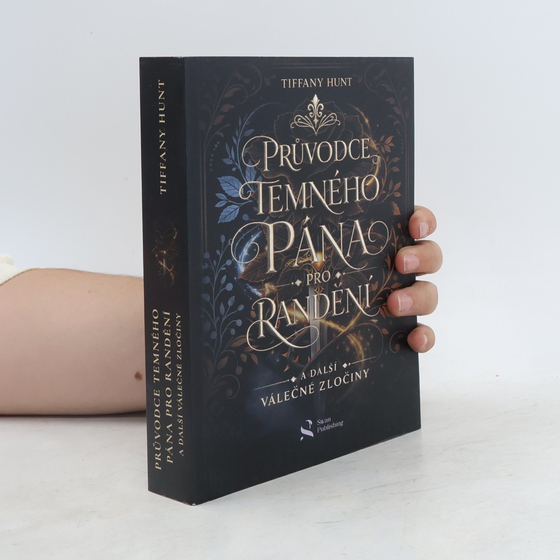 Tiffany Hunt Průvodce temného pána pro randění a další válečné zločiny