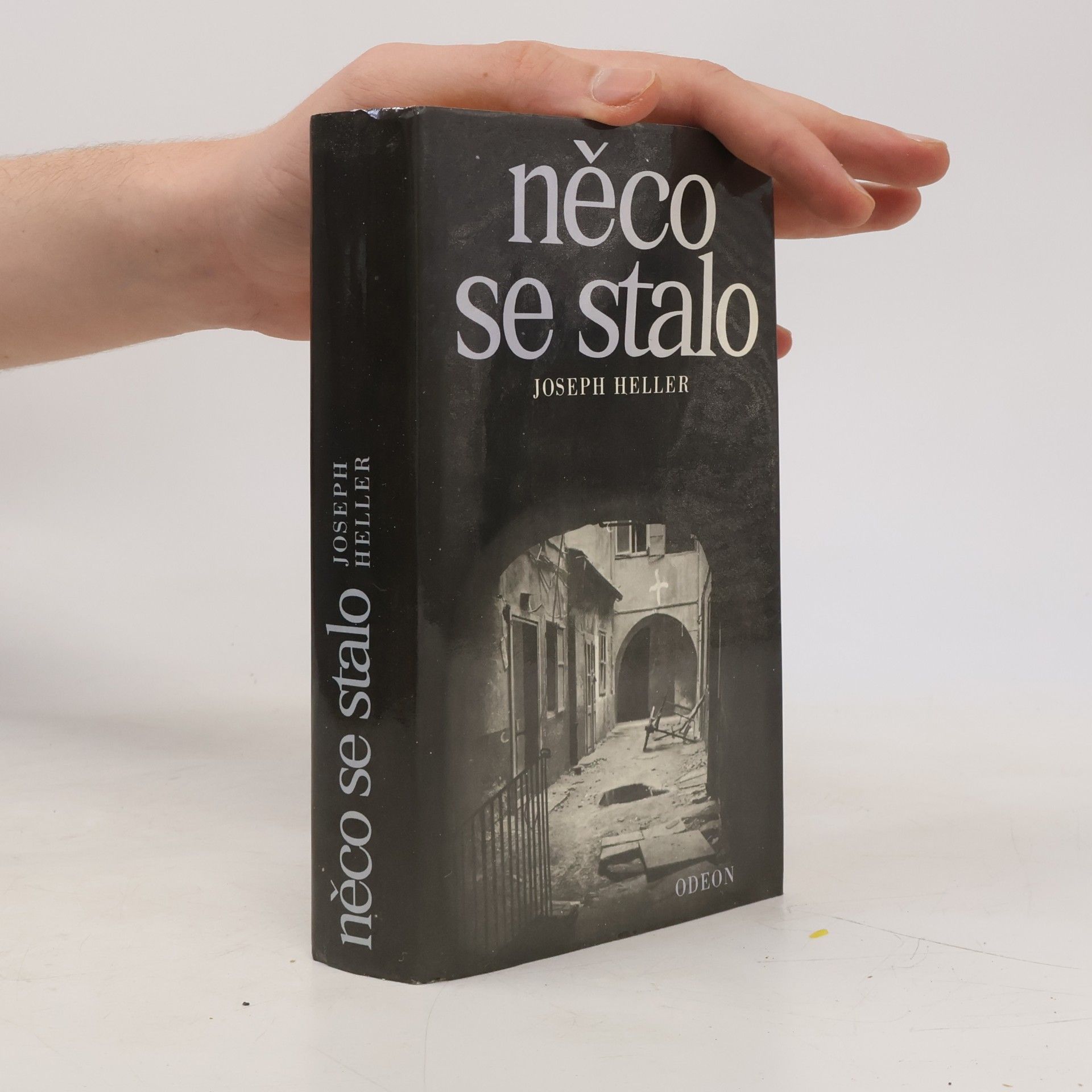 Joseph Heller Něco se stalo
