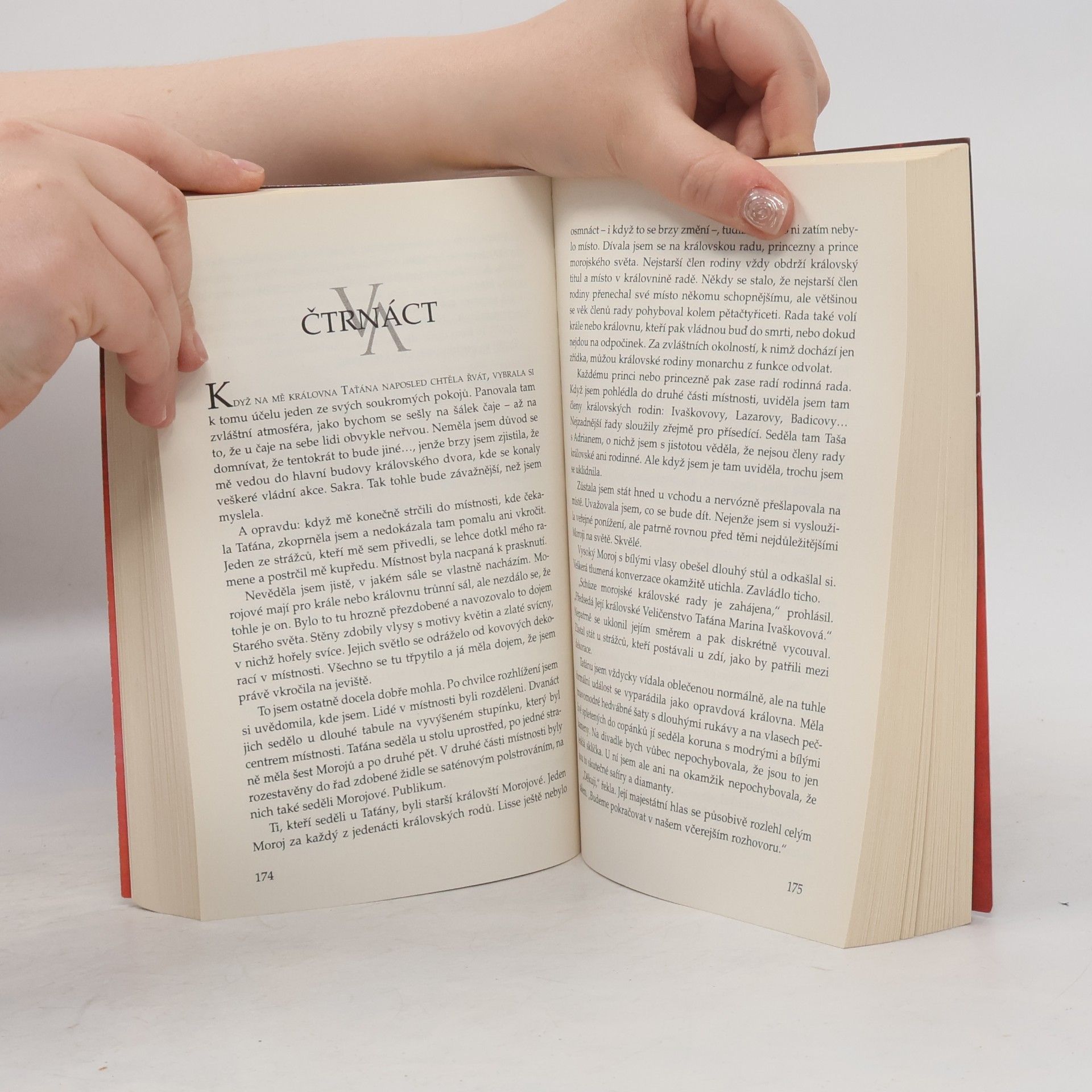 Richelle Mead Vampýrská akademie 5: Spoutáni magií