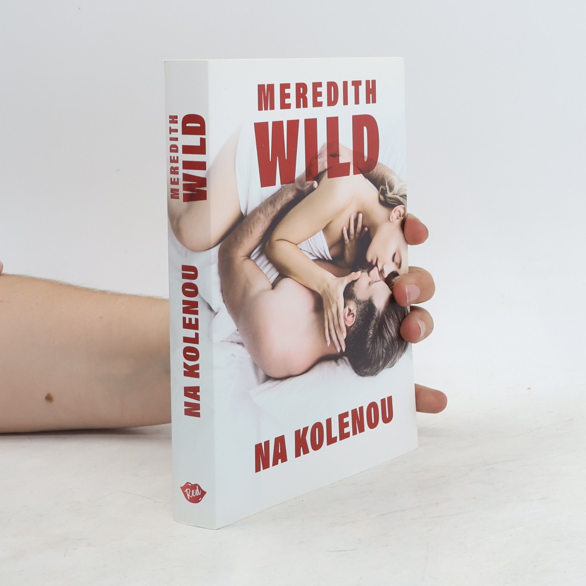 Meredith Wild Na kolenou