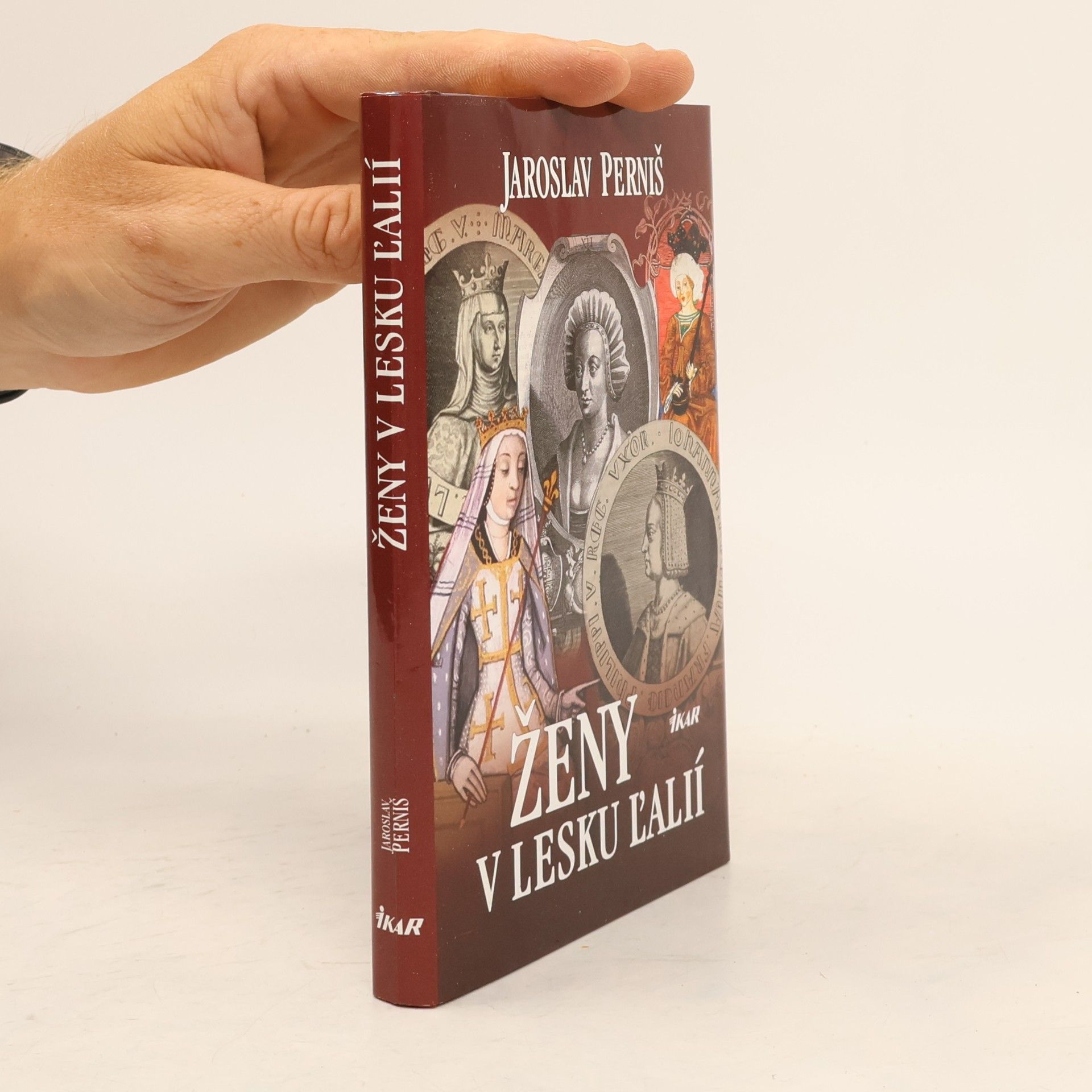 Jaroslav Perniš Ženy v lesku ľalií