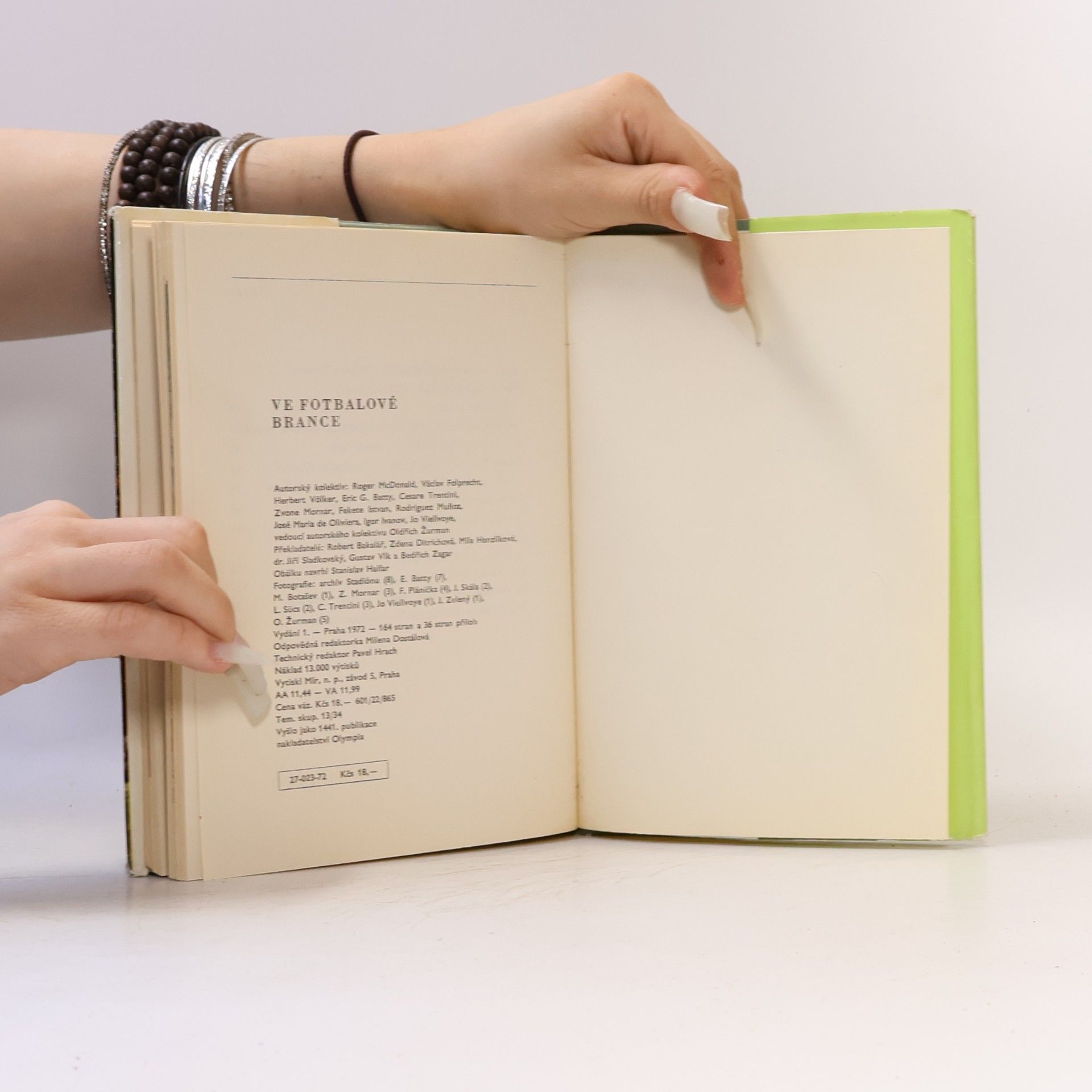 Autores varios Ve fotbalové brance