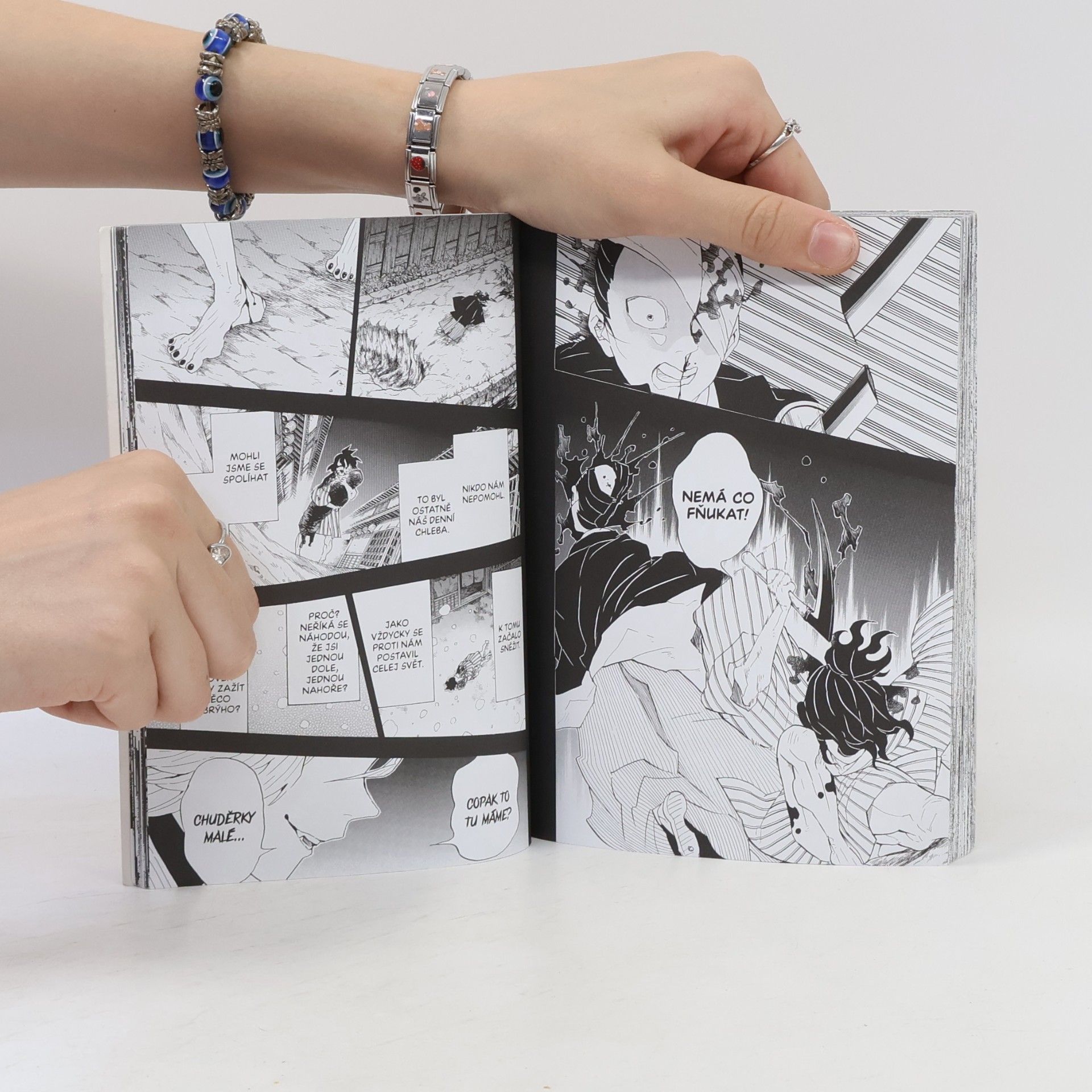 Koyoharu Gotoge Zabiják démonů 11. Chaotická vřava